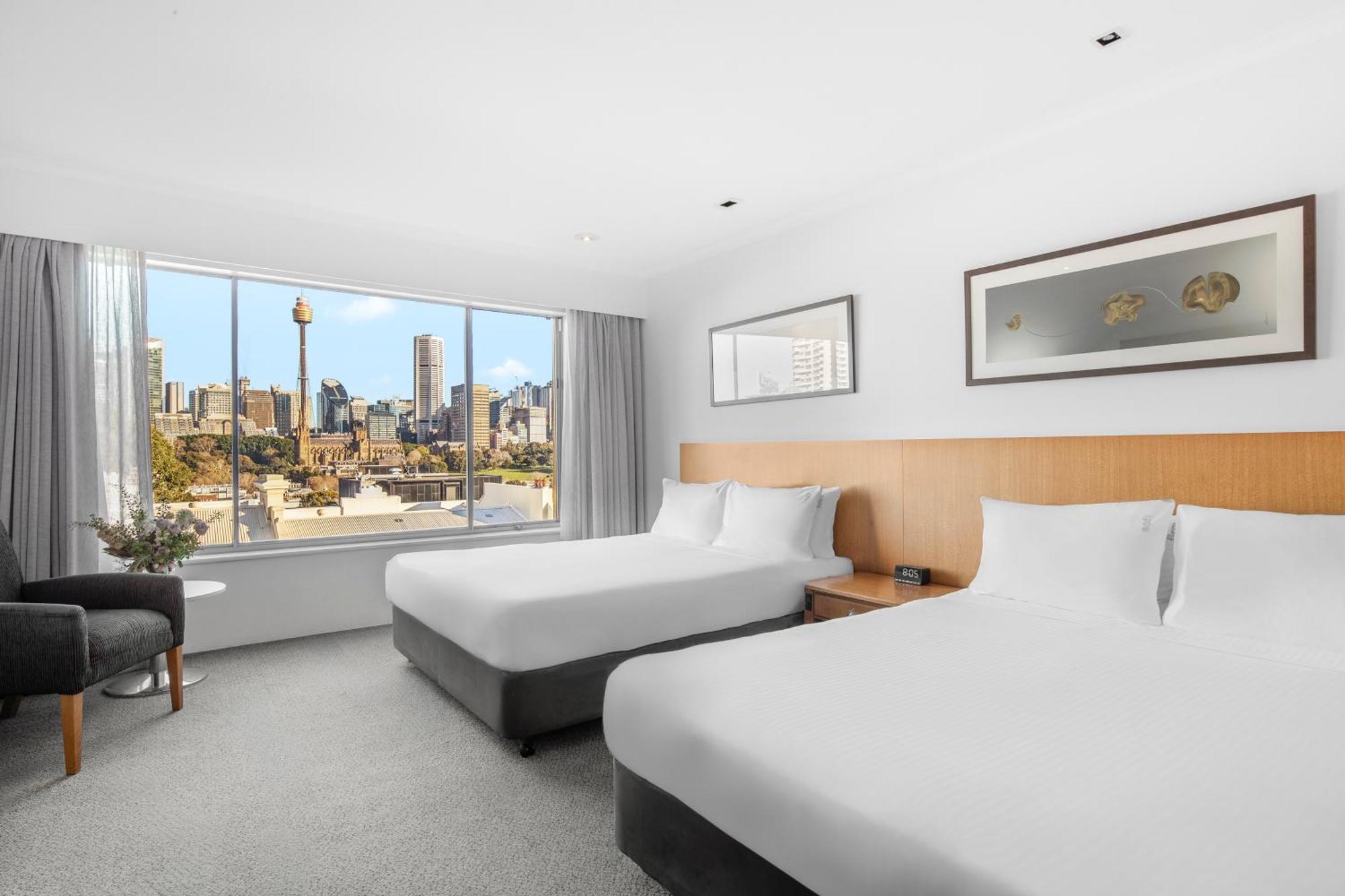 Premium Zimmer mit 2 Queensize-Betten und Stadtblick