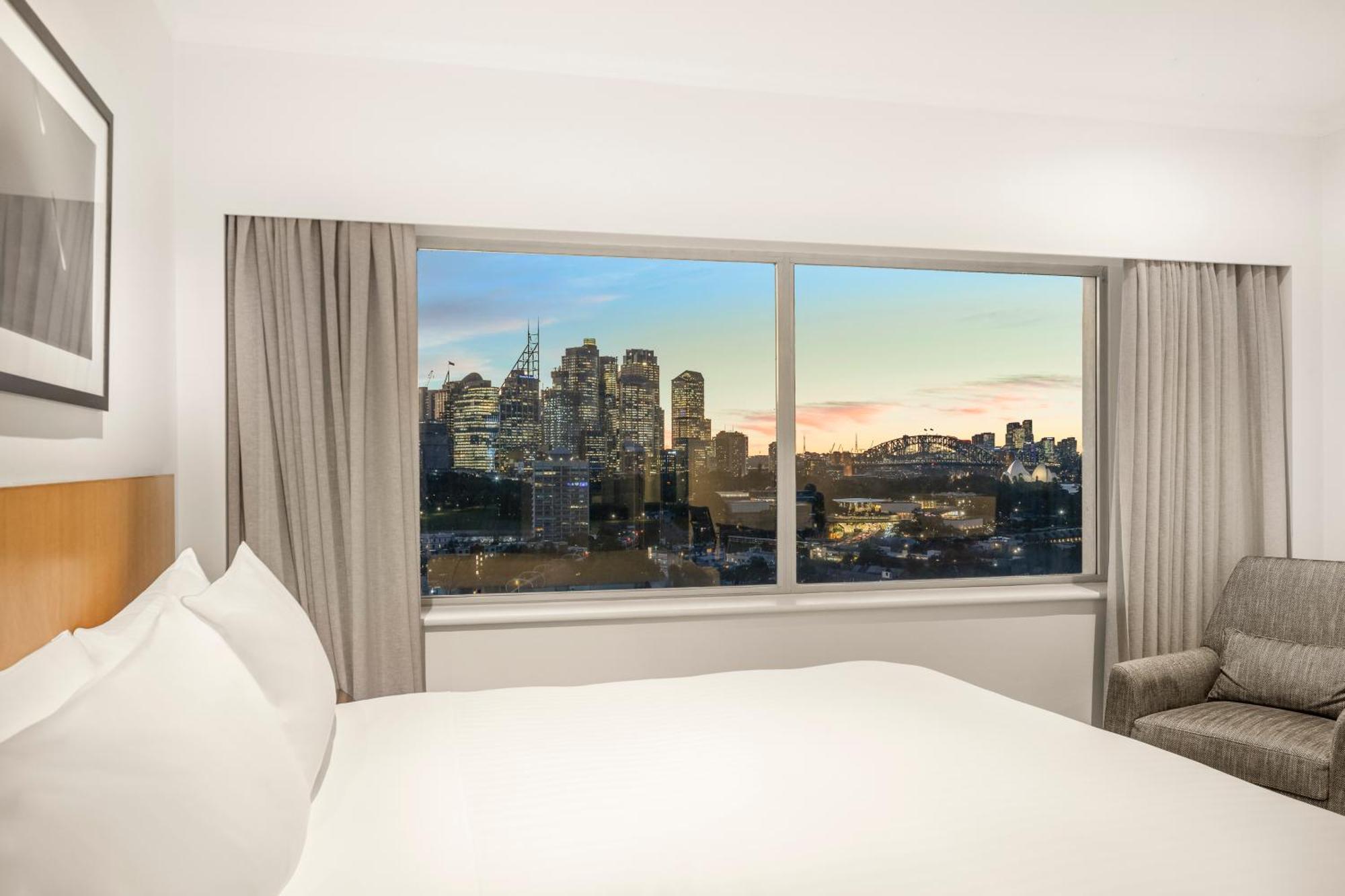 Premium Zimmer mit Kingsize-Bett und Hafenblick