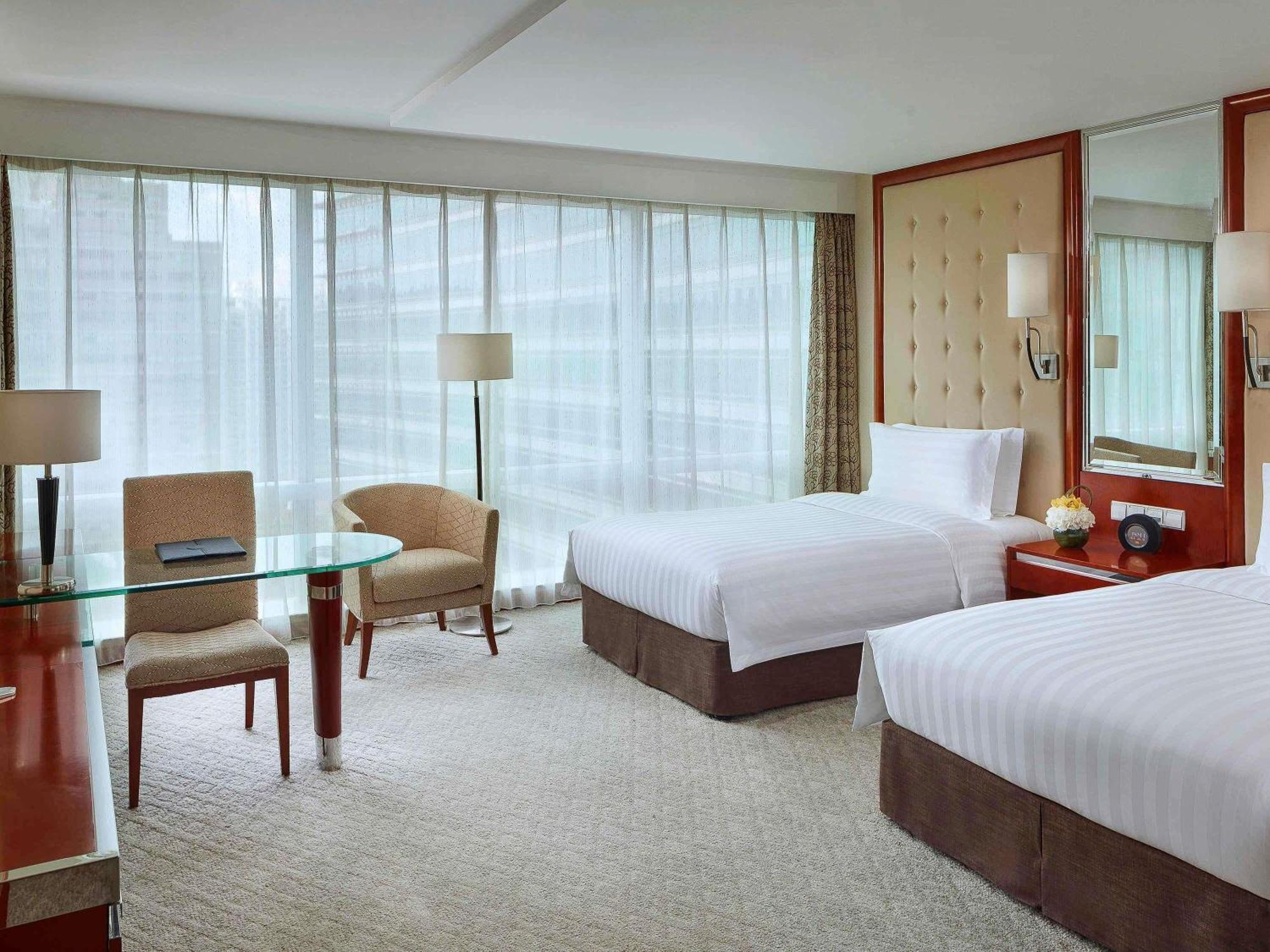 Deluxe Room Twin Beds