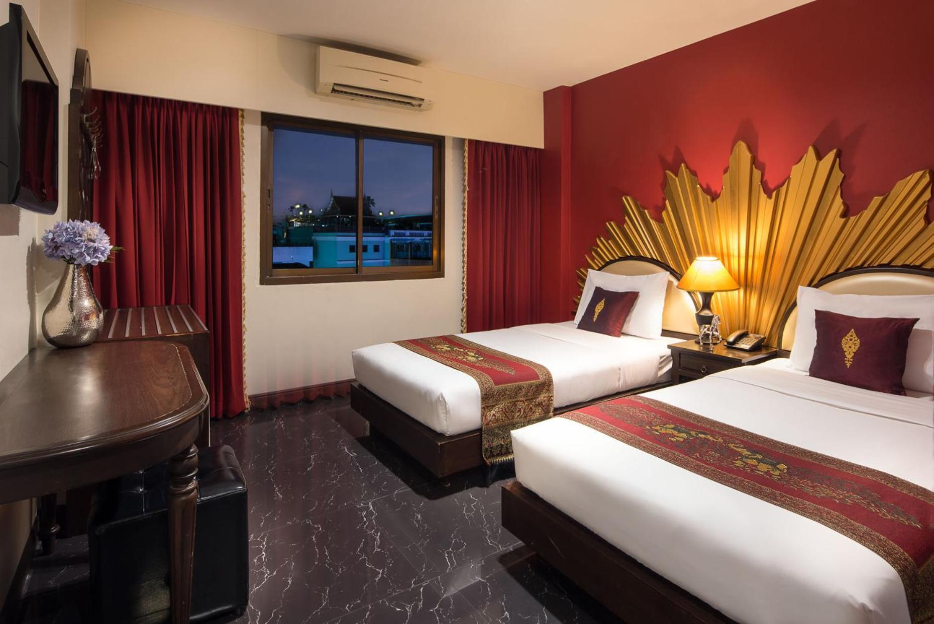 Scarlet Twin Room
