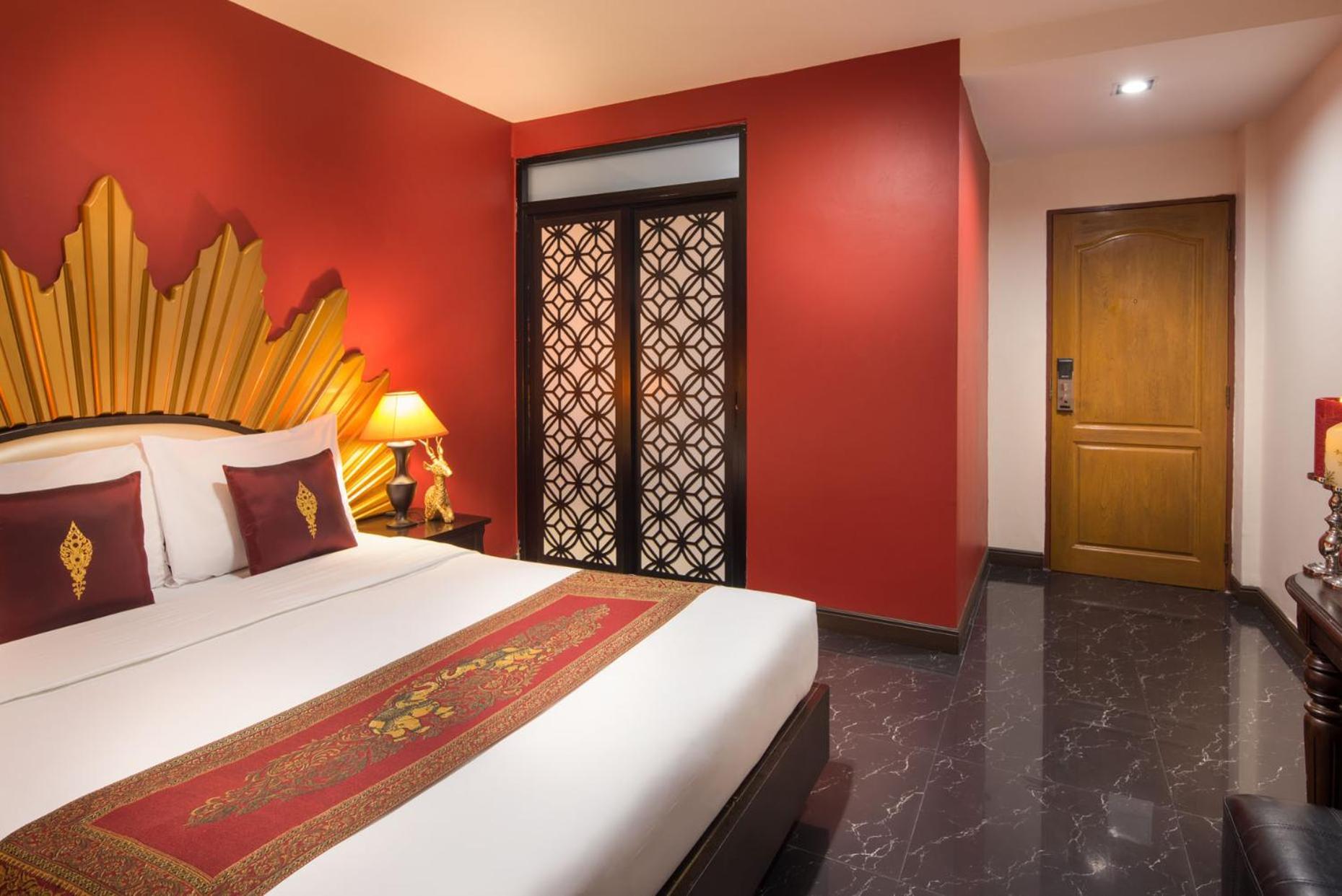 Scarlet Double Room