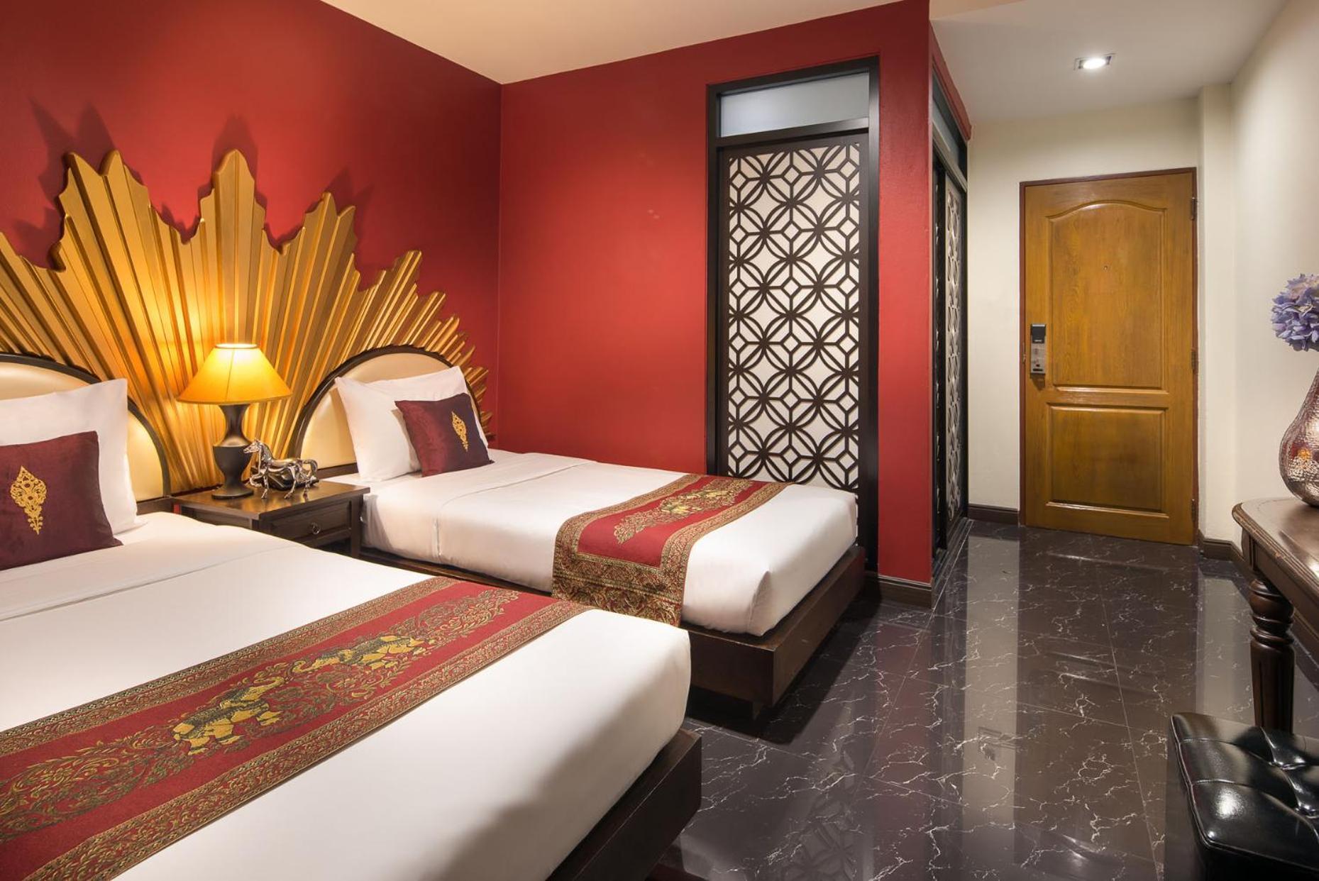 Scarlet Twin Room