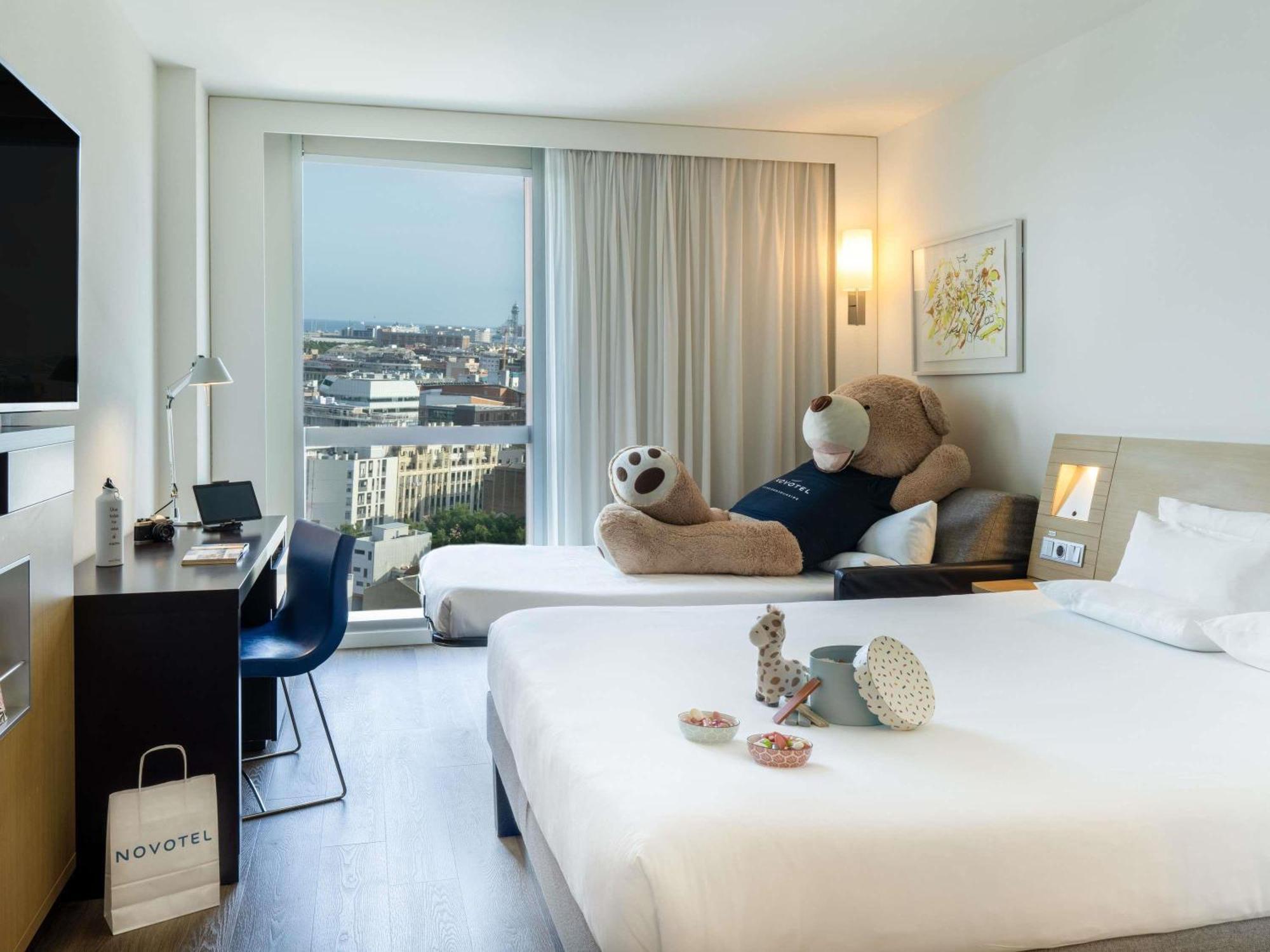 Familienzimmer mit Stadtblick