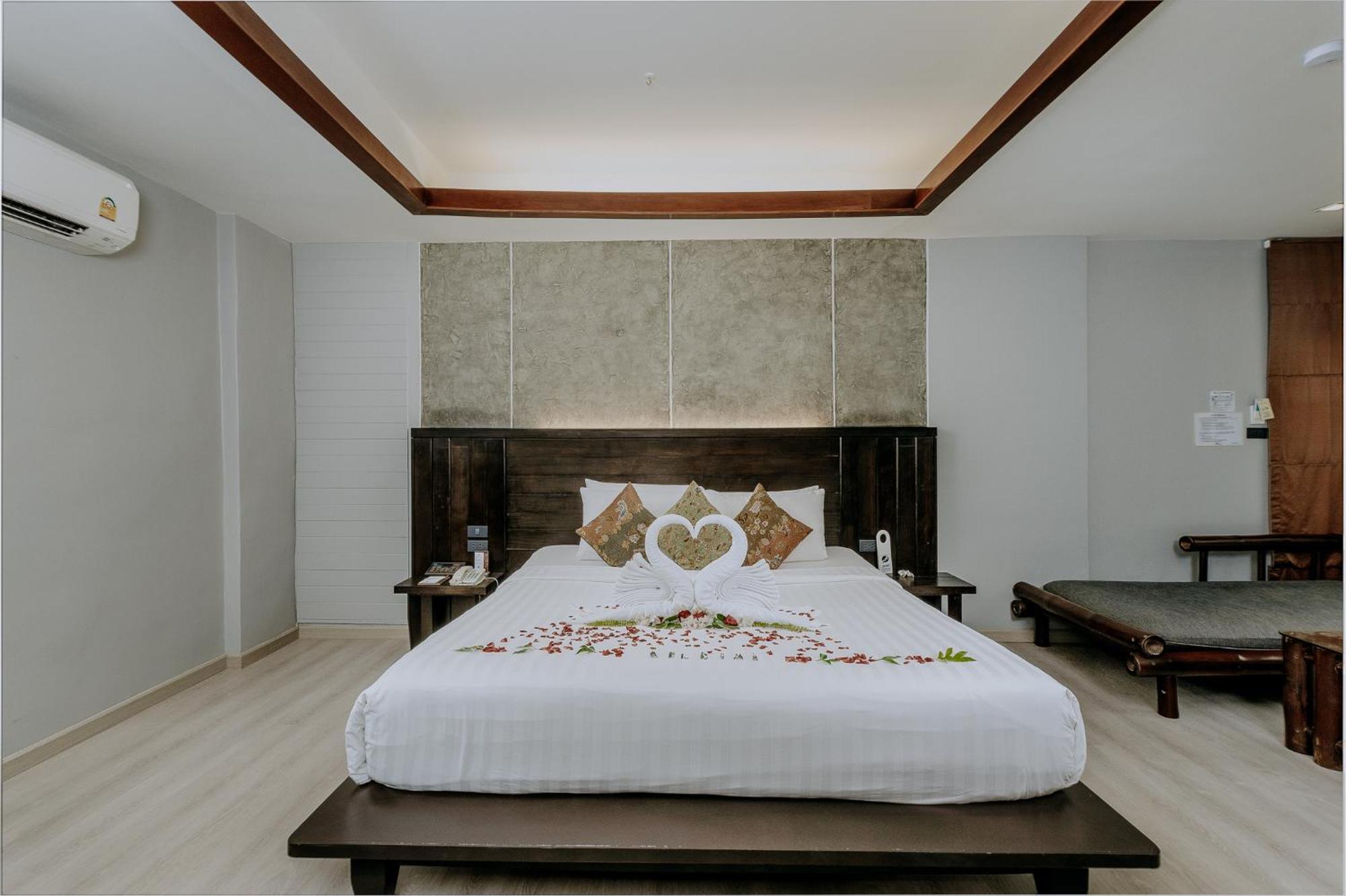 One-Bedroom Cottage Spa Bath