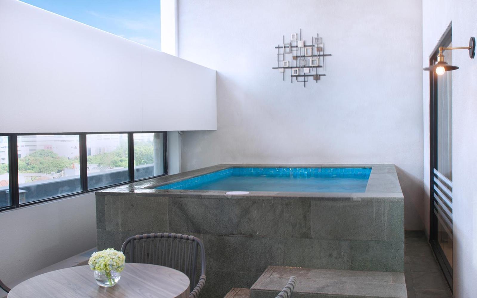 1-Bedroom Suites Plunge Pool