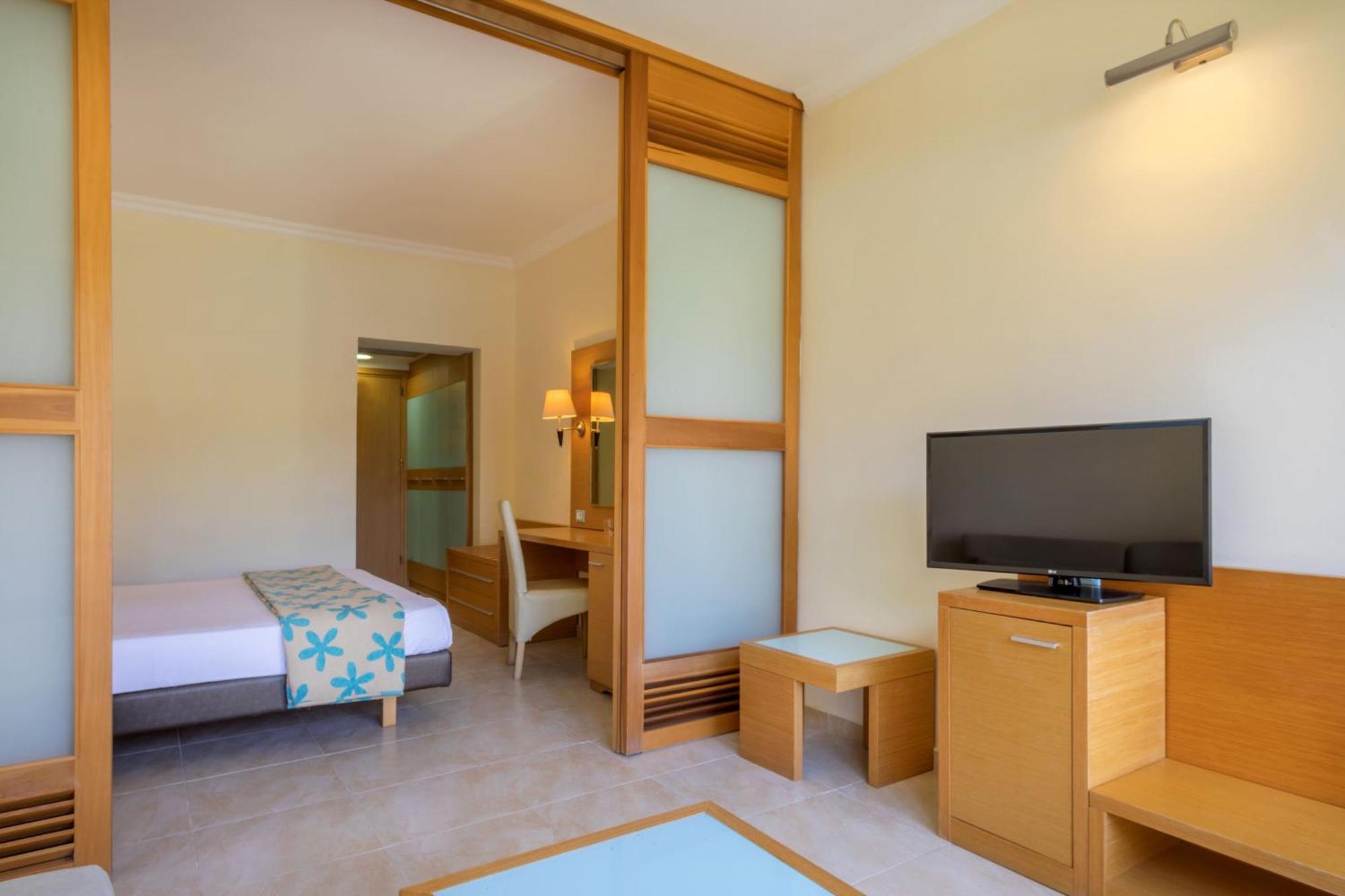 Xtra Sol Family Room