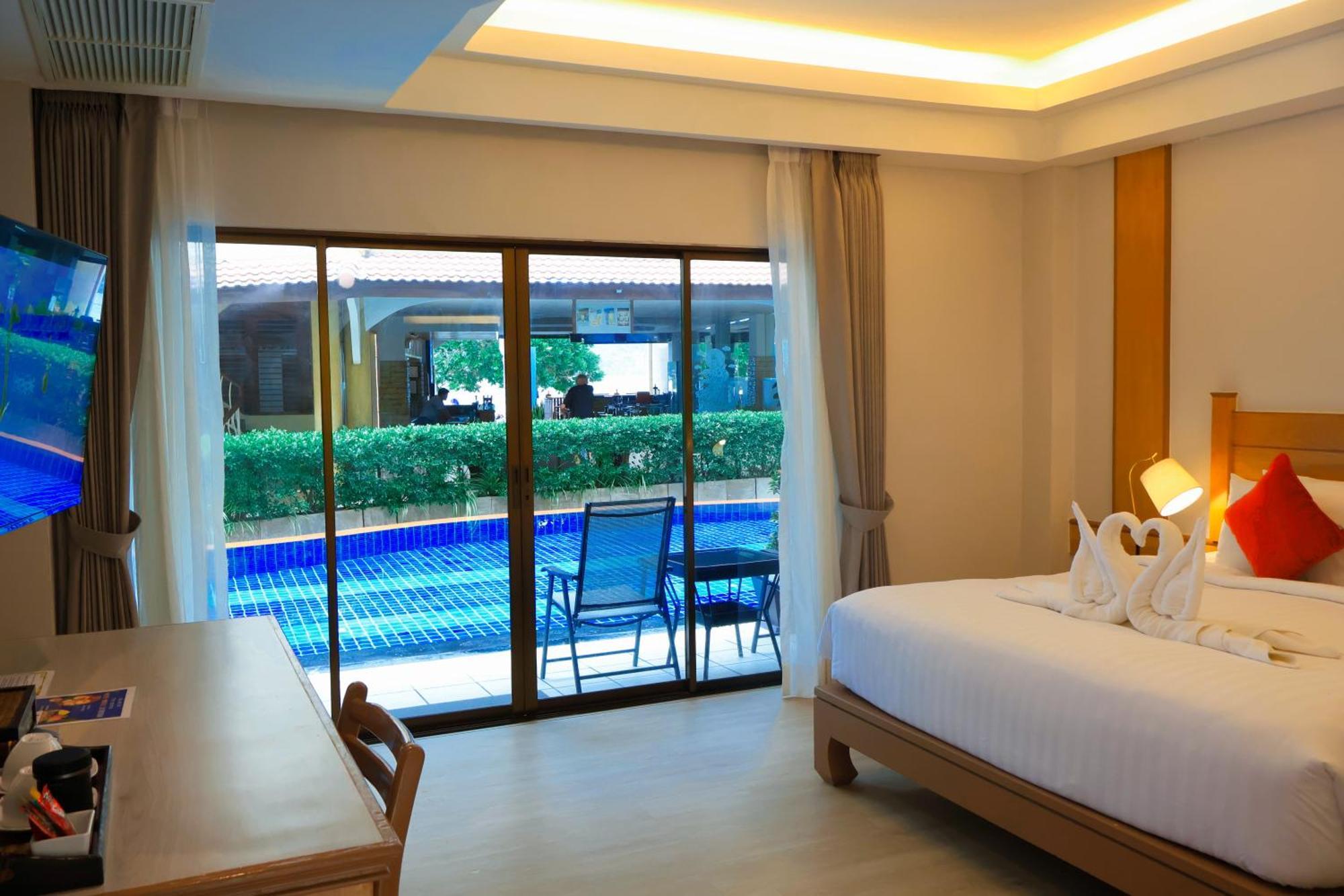 Doppel-/Zweibettzimmer mit Zugang zum Swimmingpool