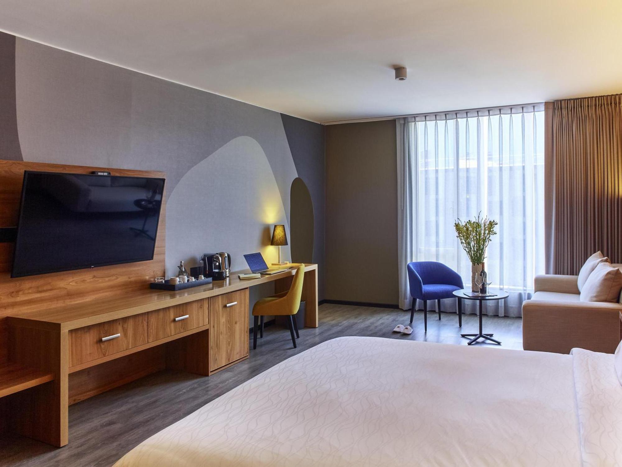 Junior King Suite