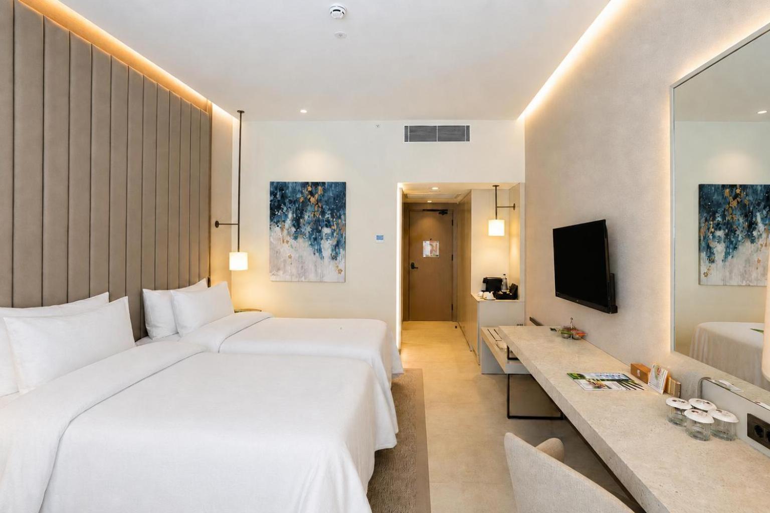 Deluxe Swim Up Room