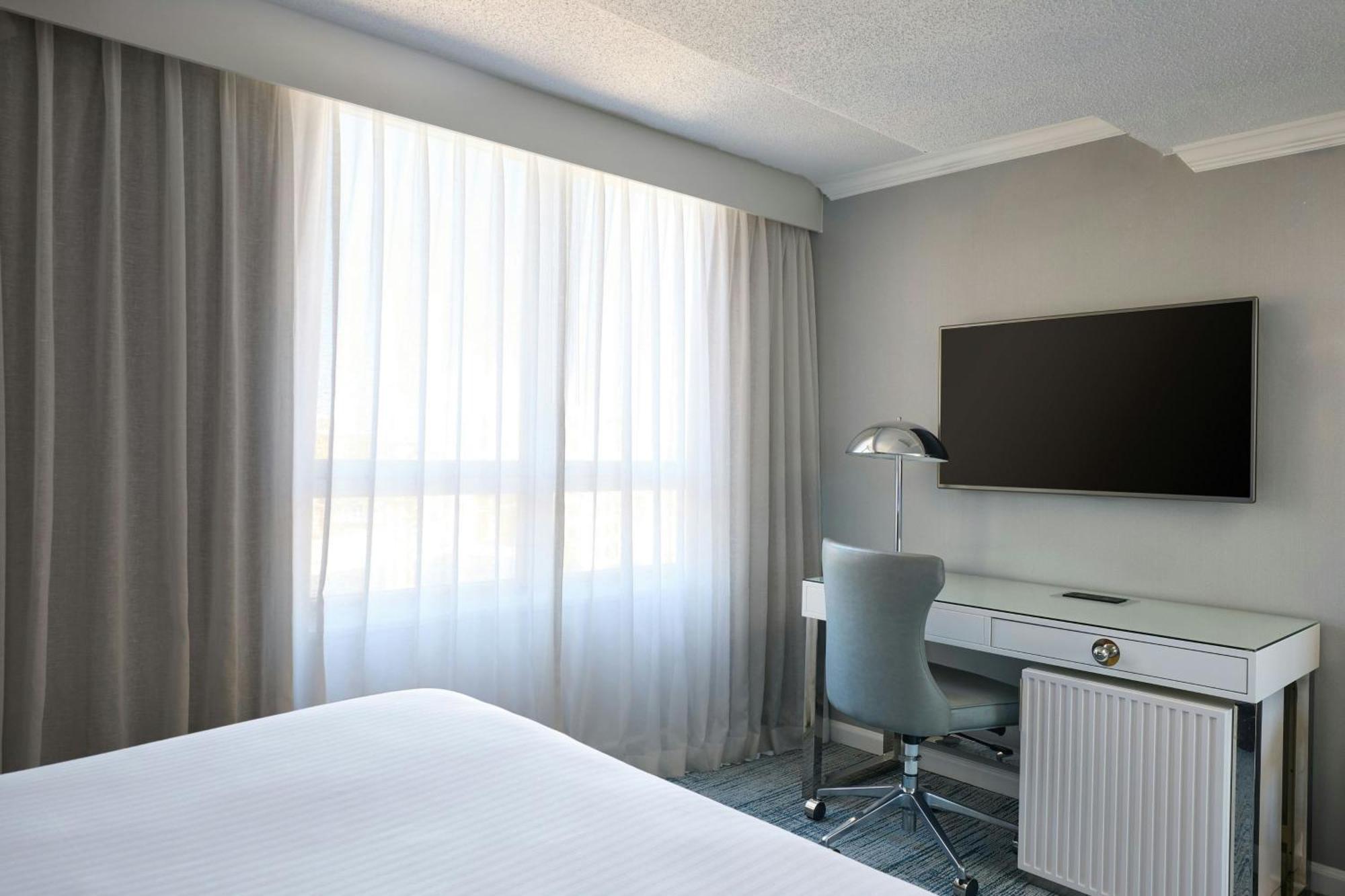 Petite Guest Room