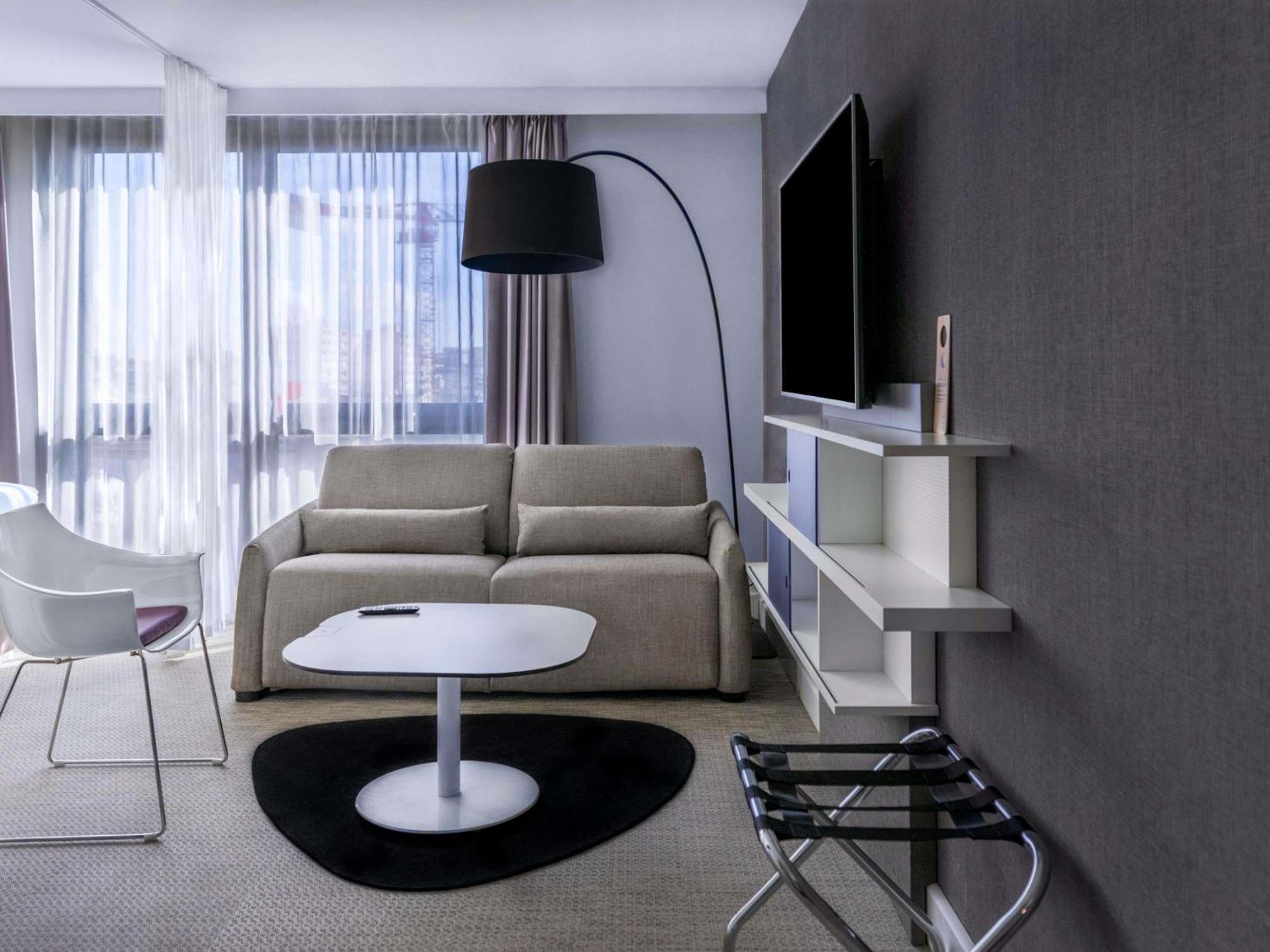 Executive Room Double Bed Sofa