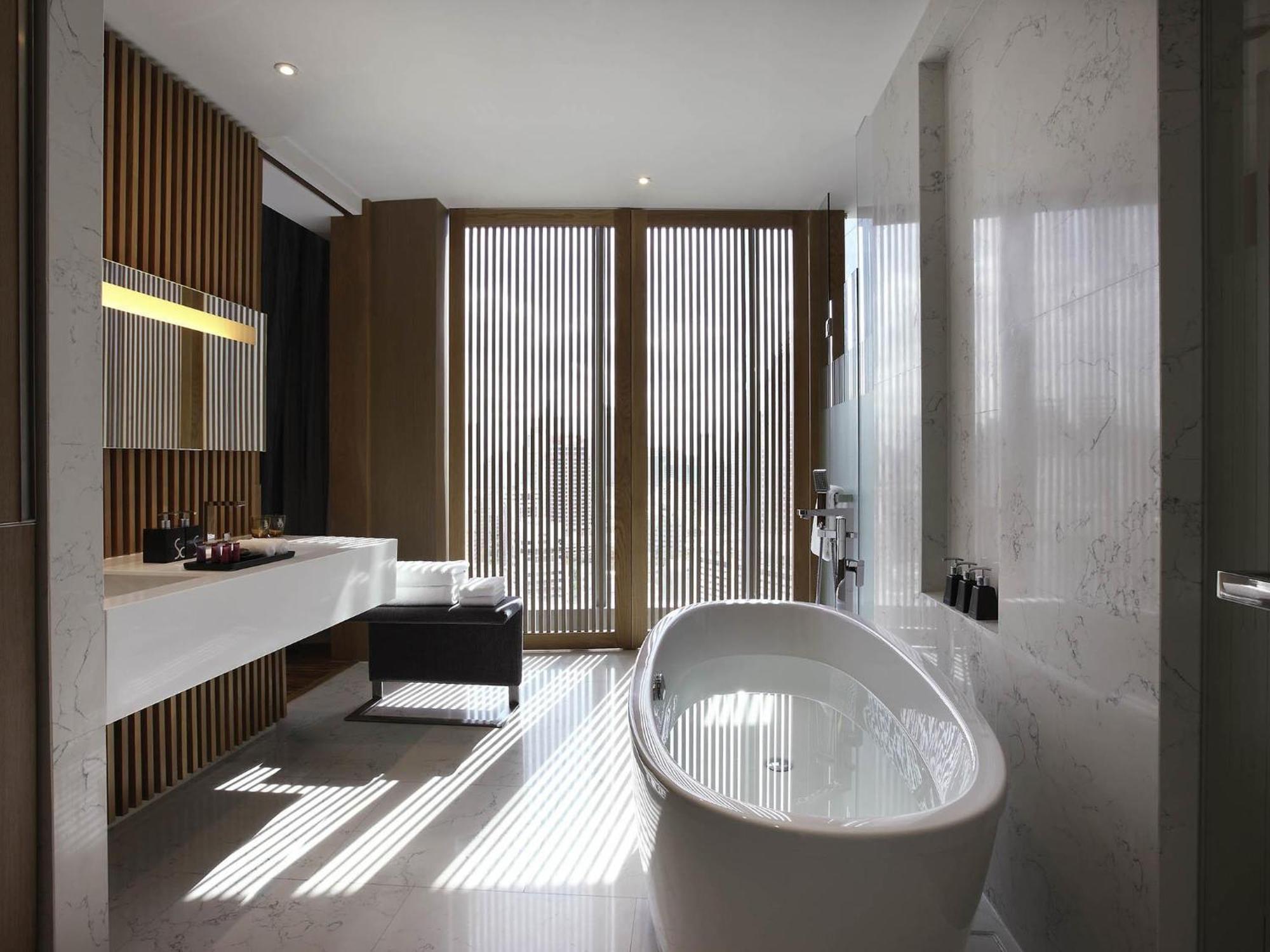 SO King Studio Room Skyline City View Club Signature Benefits