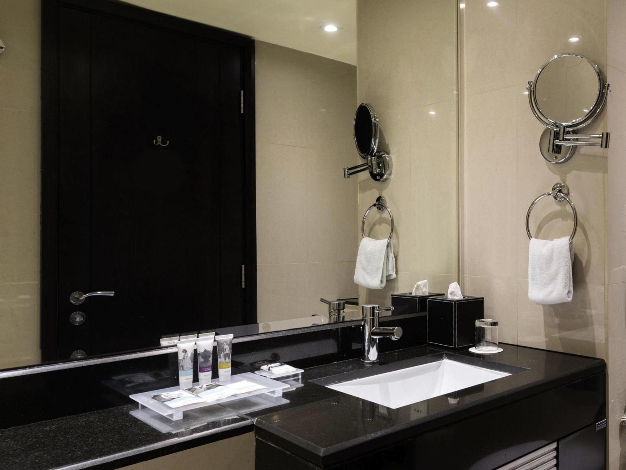 Standard Queen Room Complimentary Shuttle Service to La Mer Beach Dubai Mall or Burj Khalifa & other Malls Drop Off Only Fixed Timing