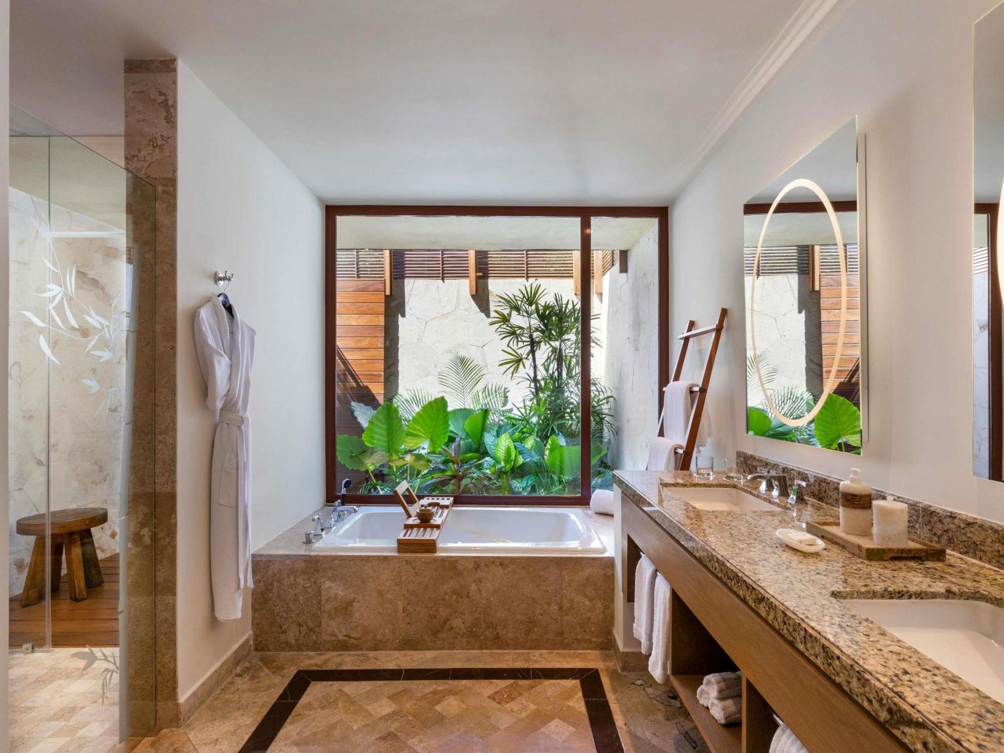 Fairmont Queen Room Two Queen Beds Soaking Tub Garden View