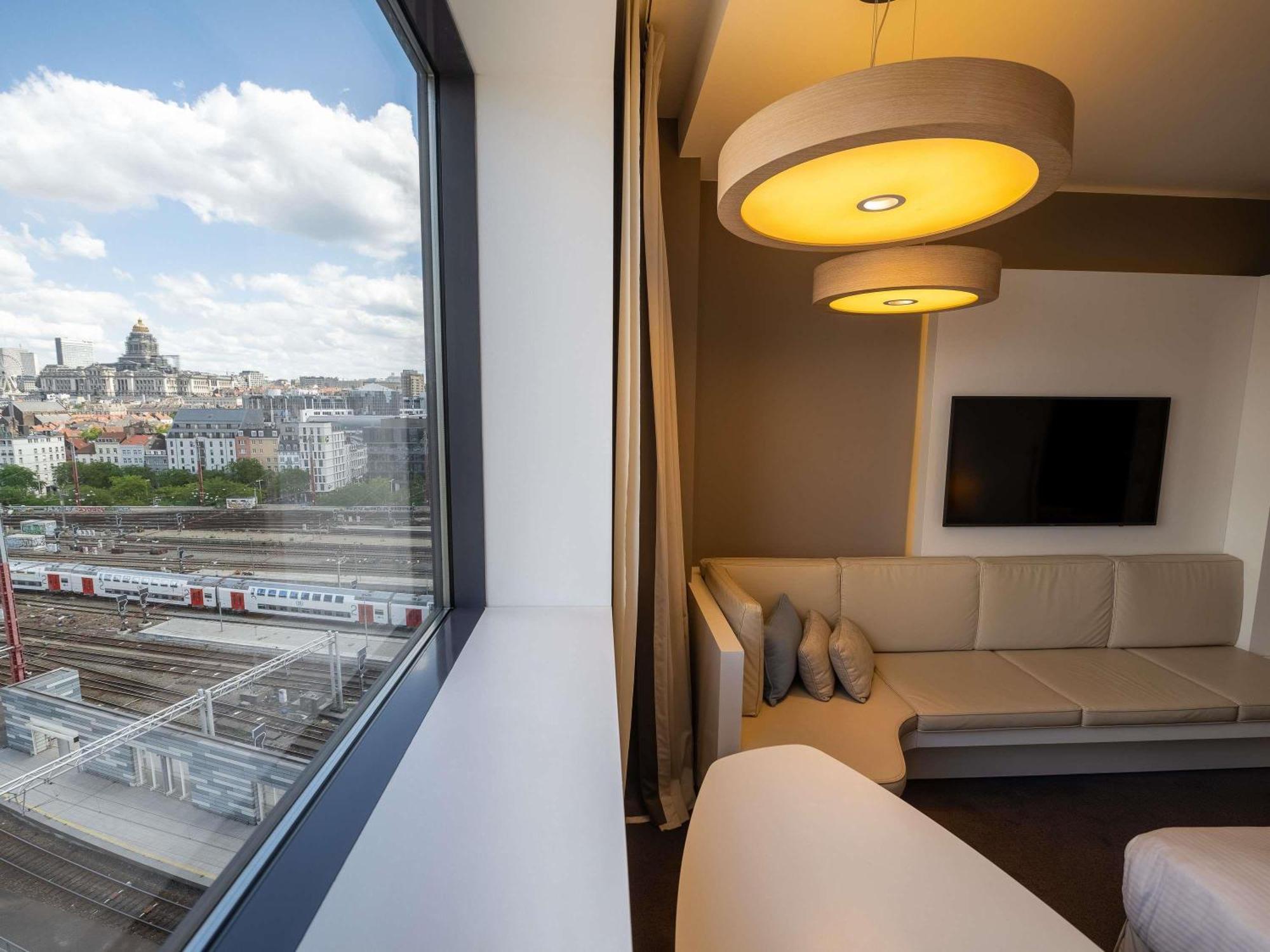 Superior King Room City View