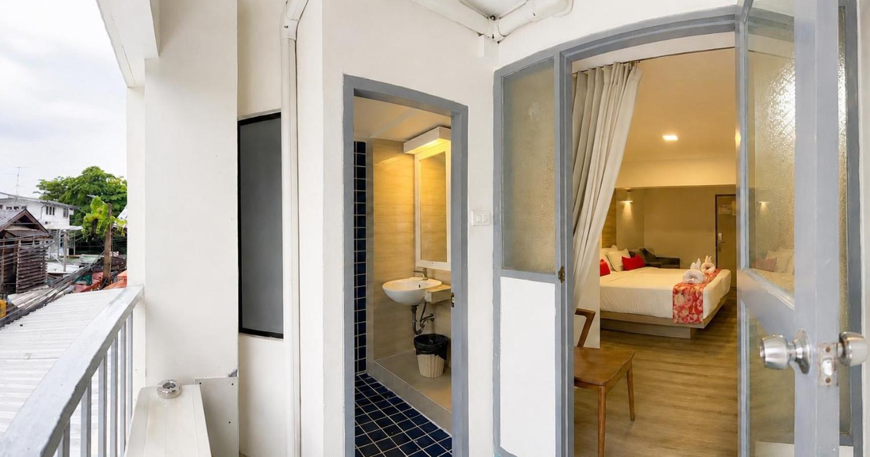 Grand Double Balcony