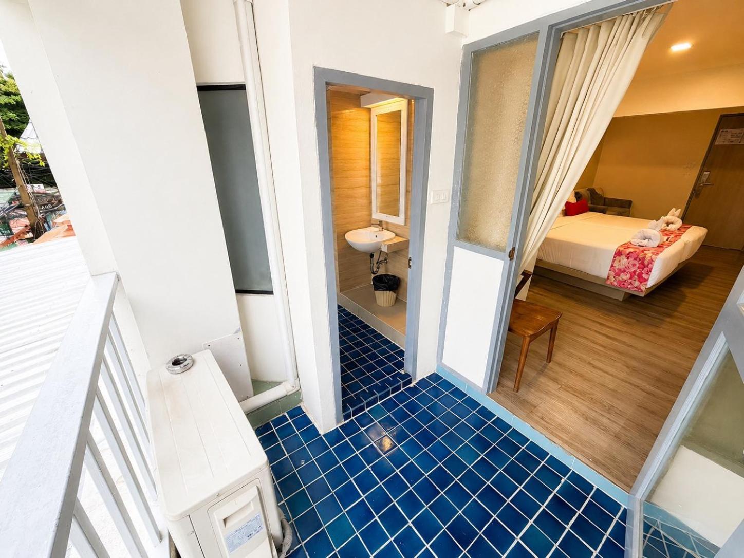 Grand Double Balcony