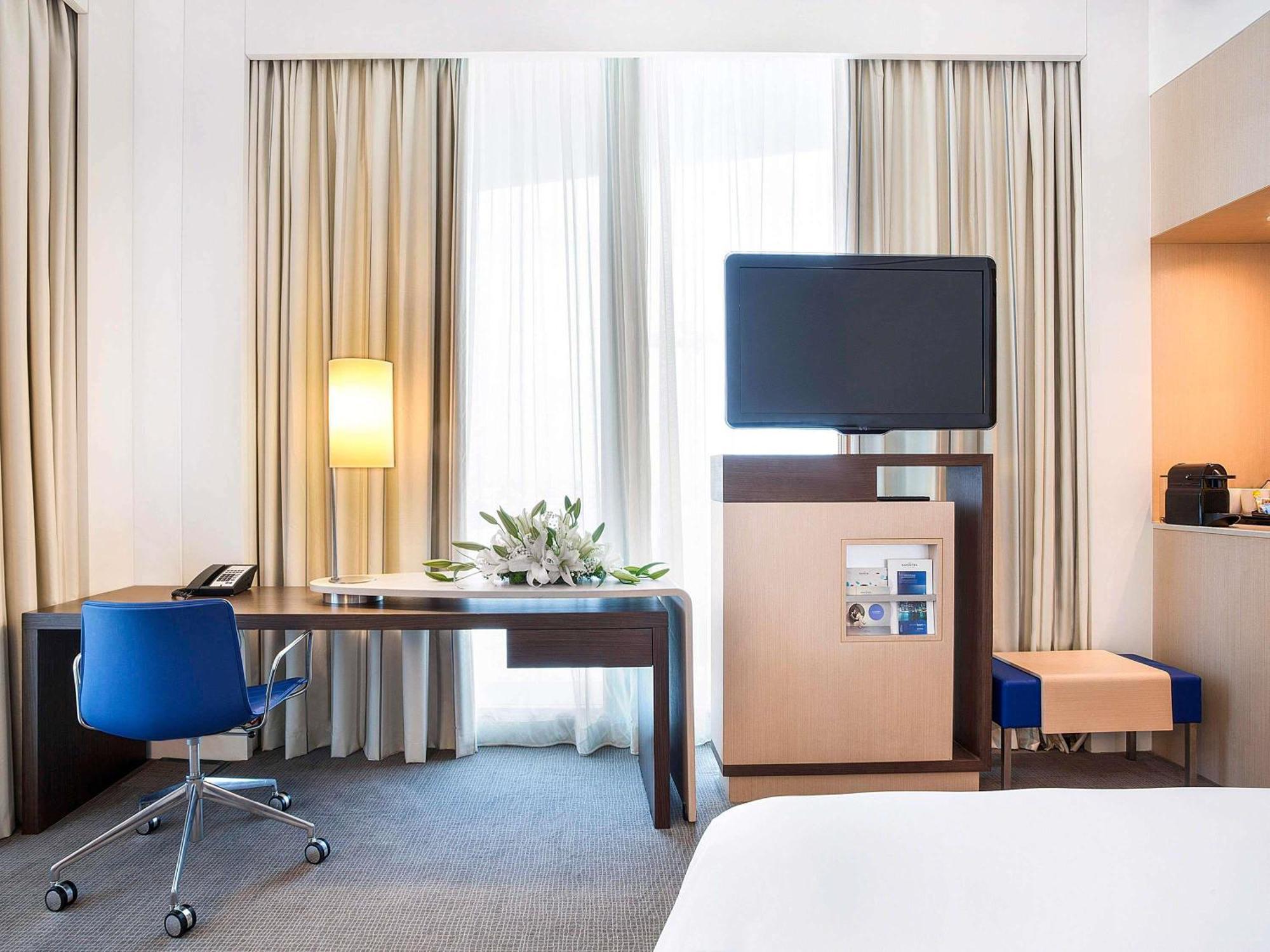 Suite Lounge Access