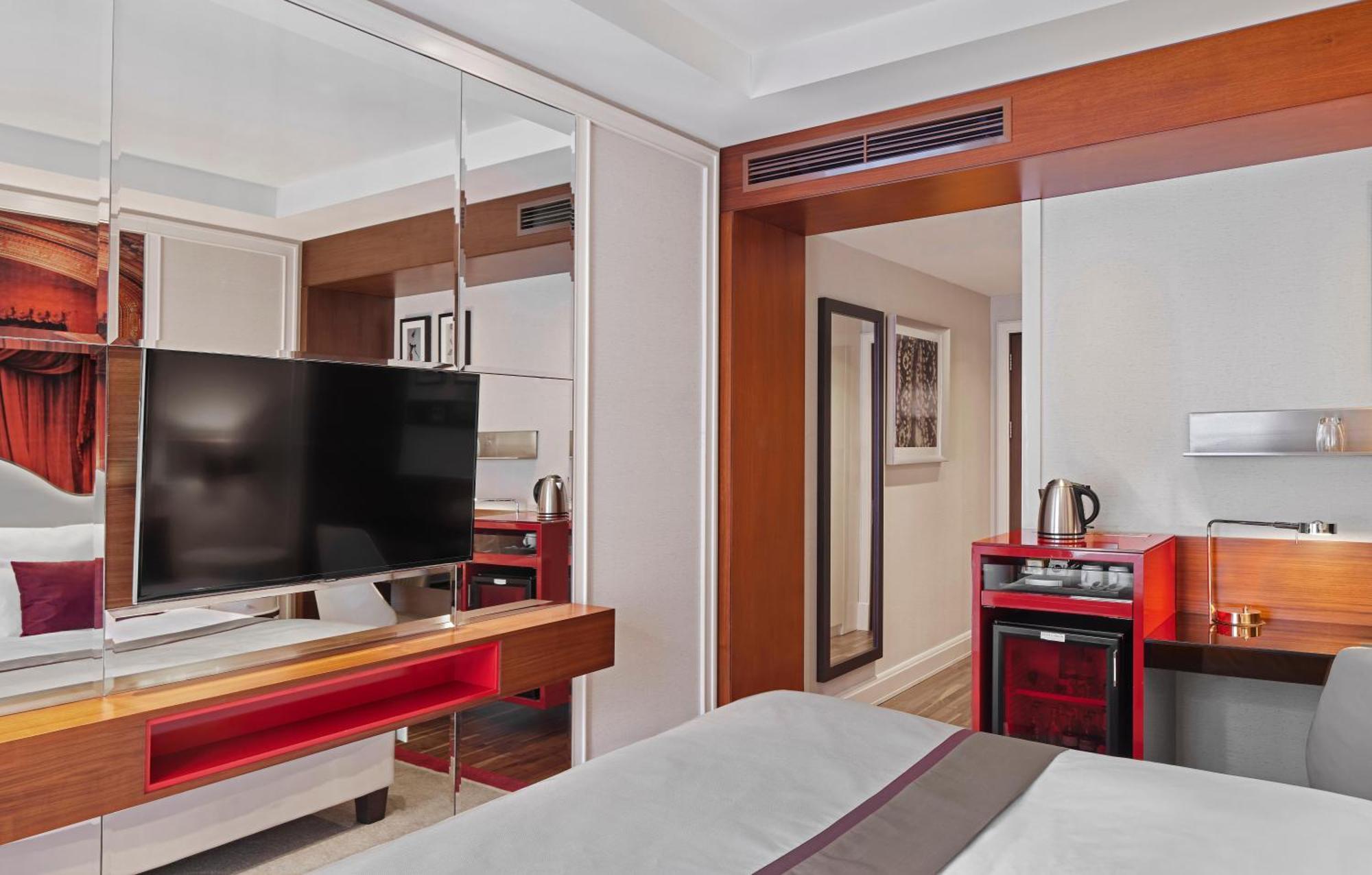 Deluxe Double or Twin Room