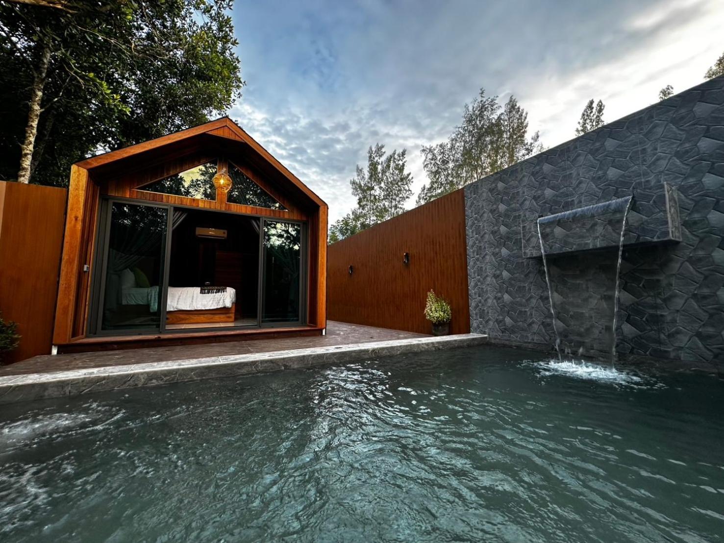 Villa com Piscina Privada