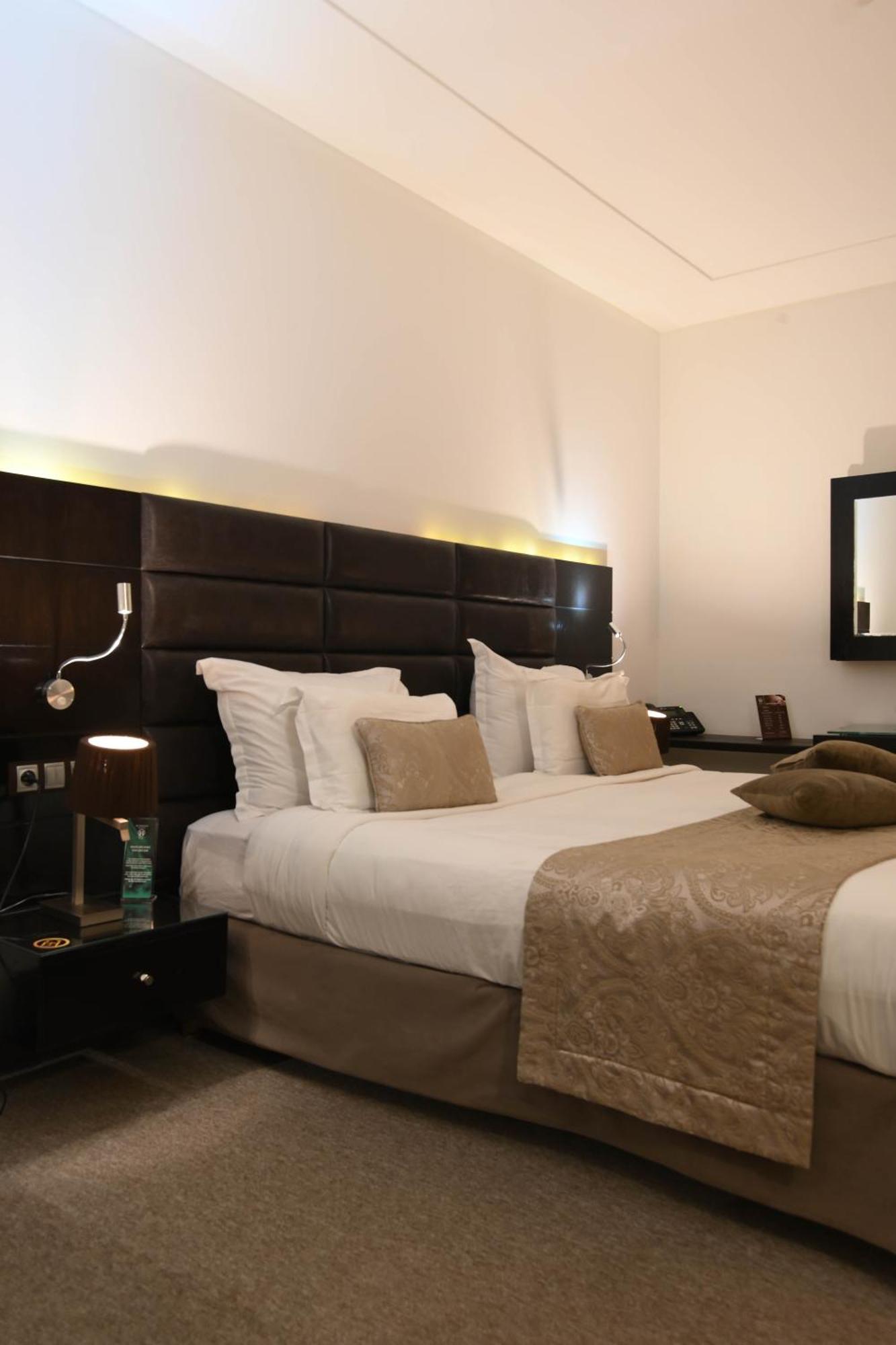 Deluxe Suite Spa Bath