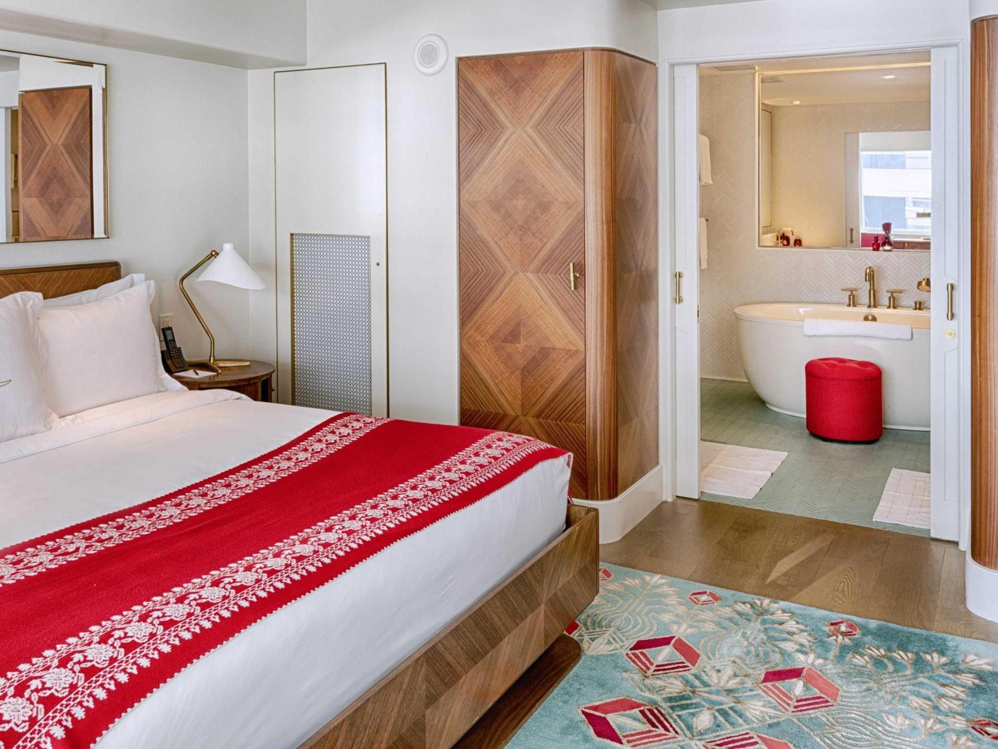 Junior King Suite Partial Ocean View