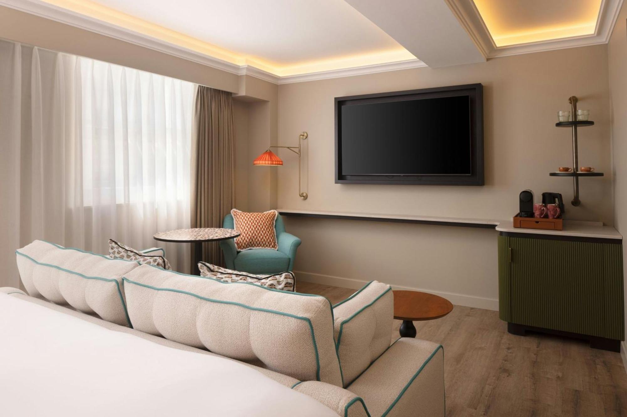 Family Hydeaway Room Two King Beds City View