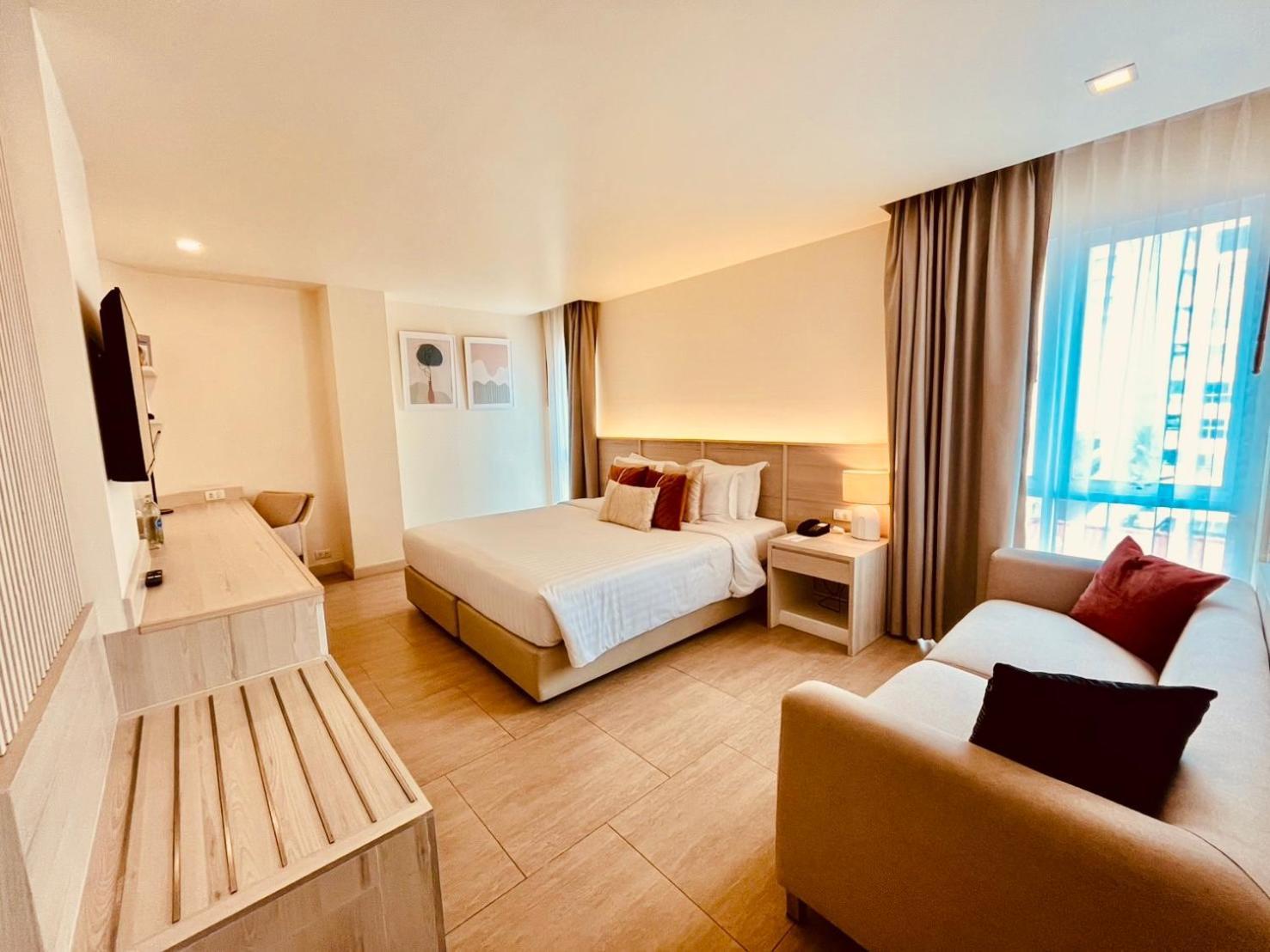 Deluxe Double or Twin Room City View