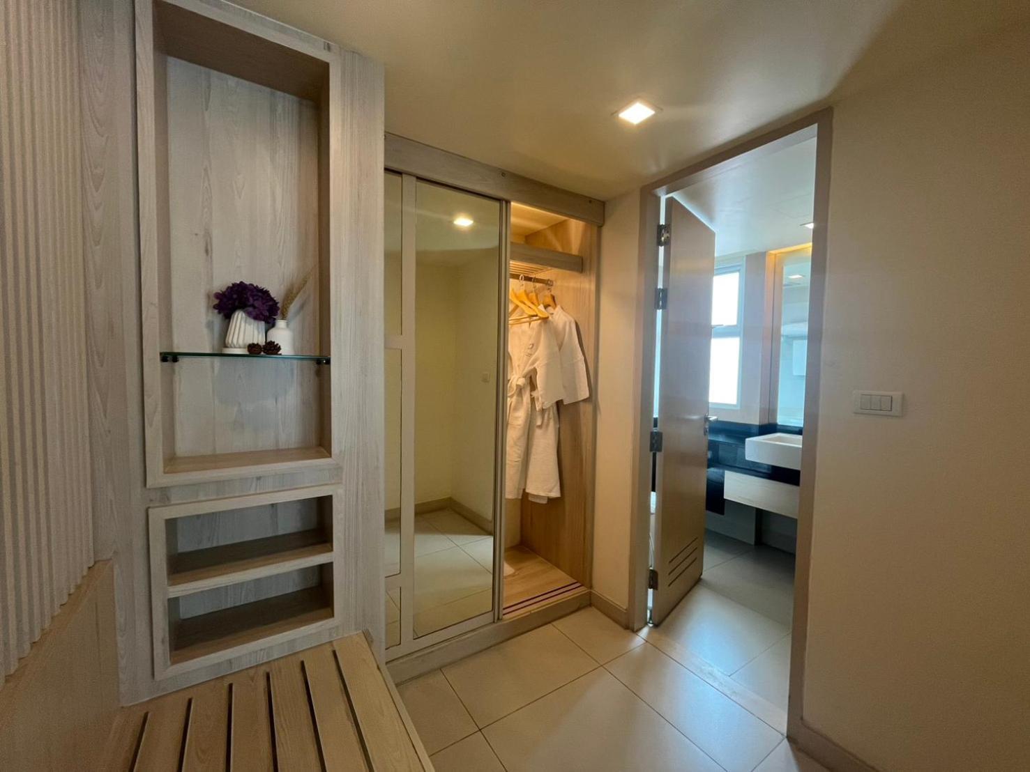 Deluxe Double or Twin Room City View