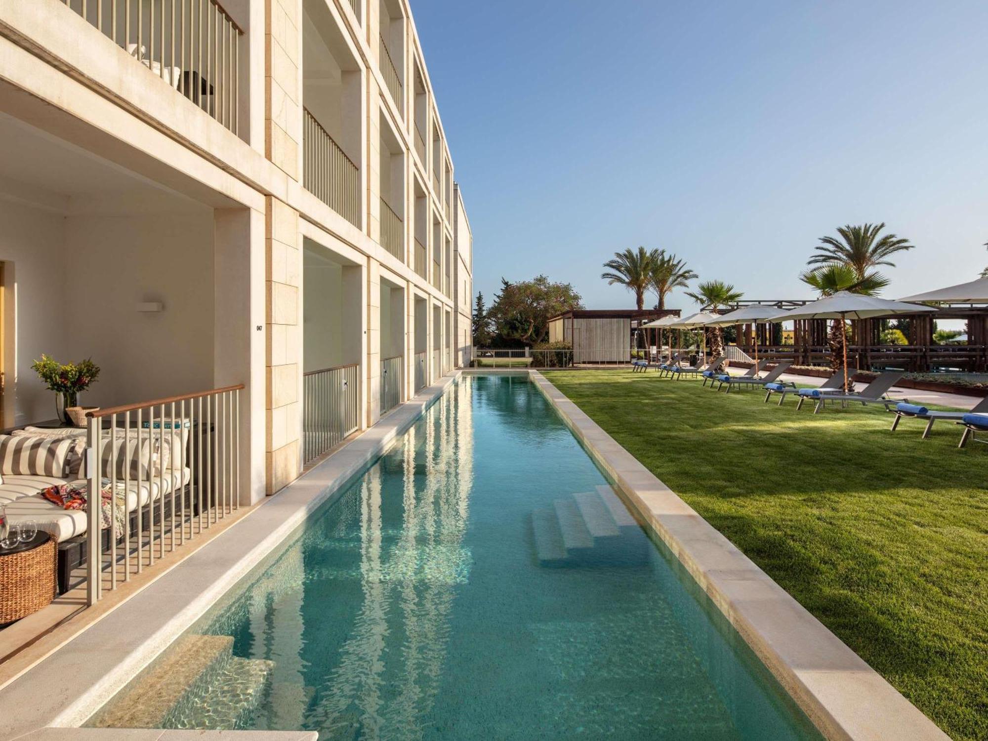 Signature Twin Room Balcony Pool Access