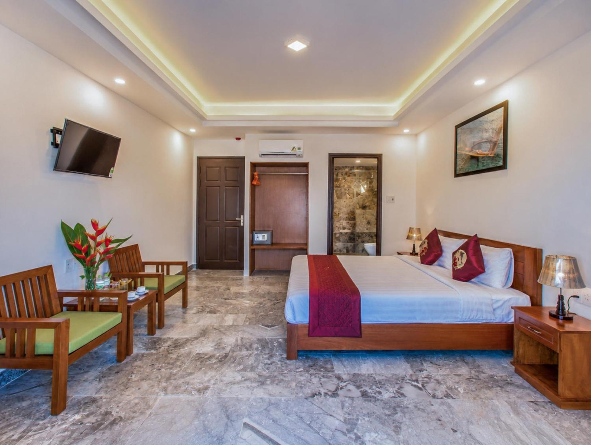 Queen Room Pool View