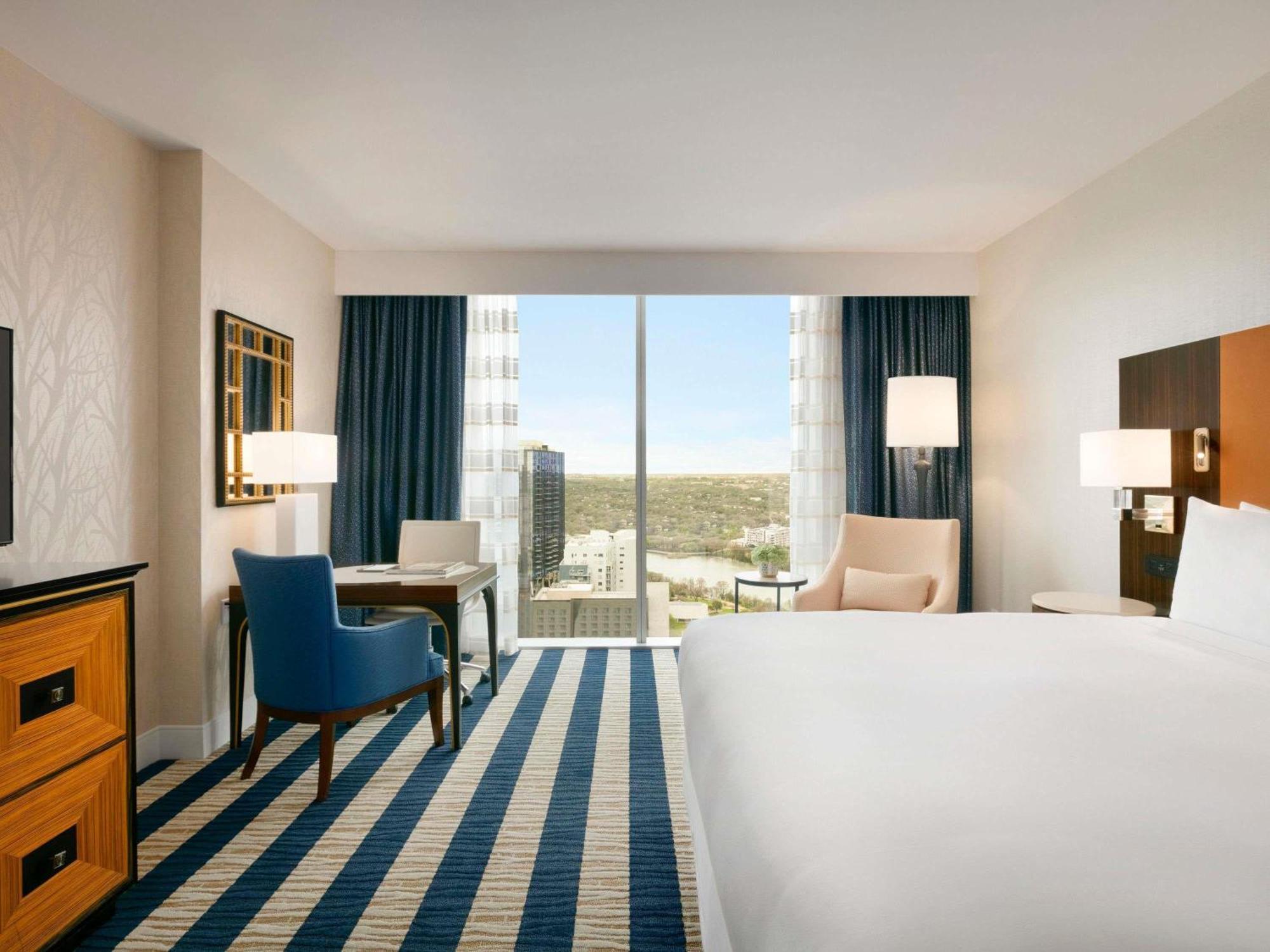 Zimmer Fairmont mit Kingsize-Bett – für Hörgeschädigte geeignet