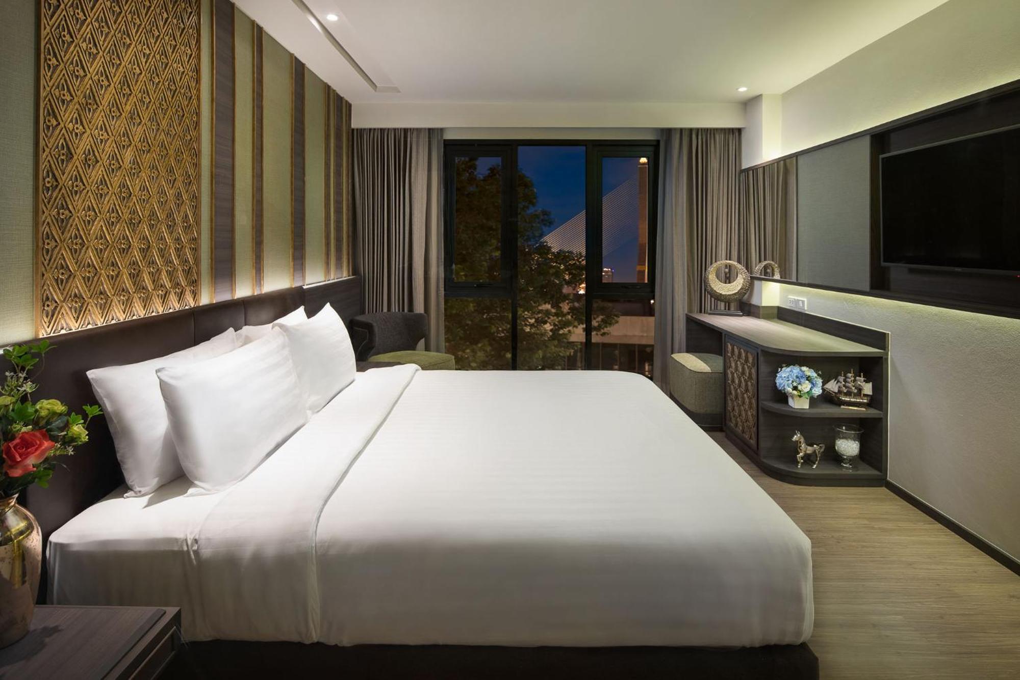 Deluxe Double Room Street View