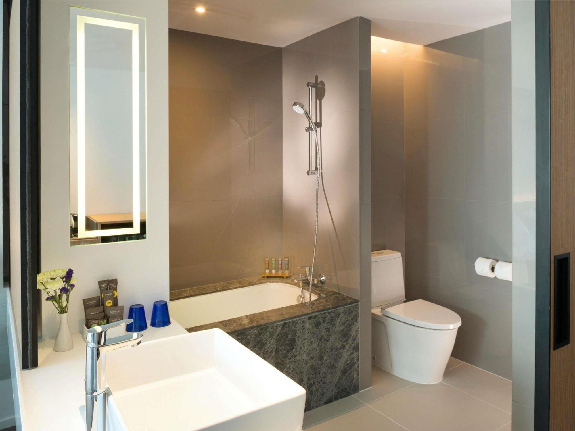 Grand Deluxe King Room Bathtub