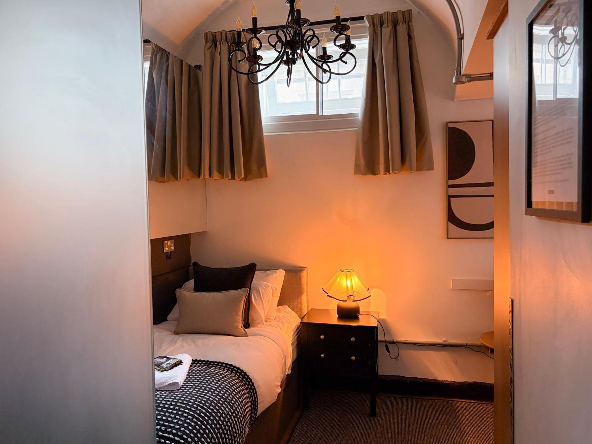 Twin Room Ensuite Bathroom