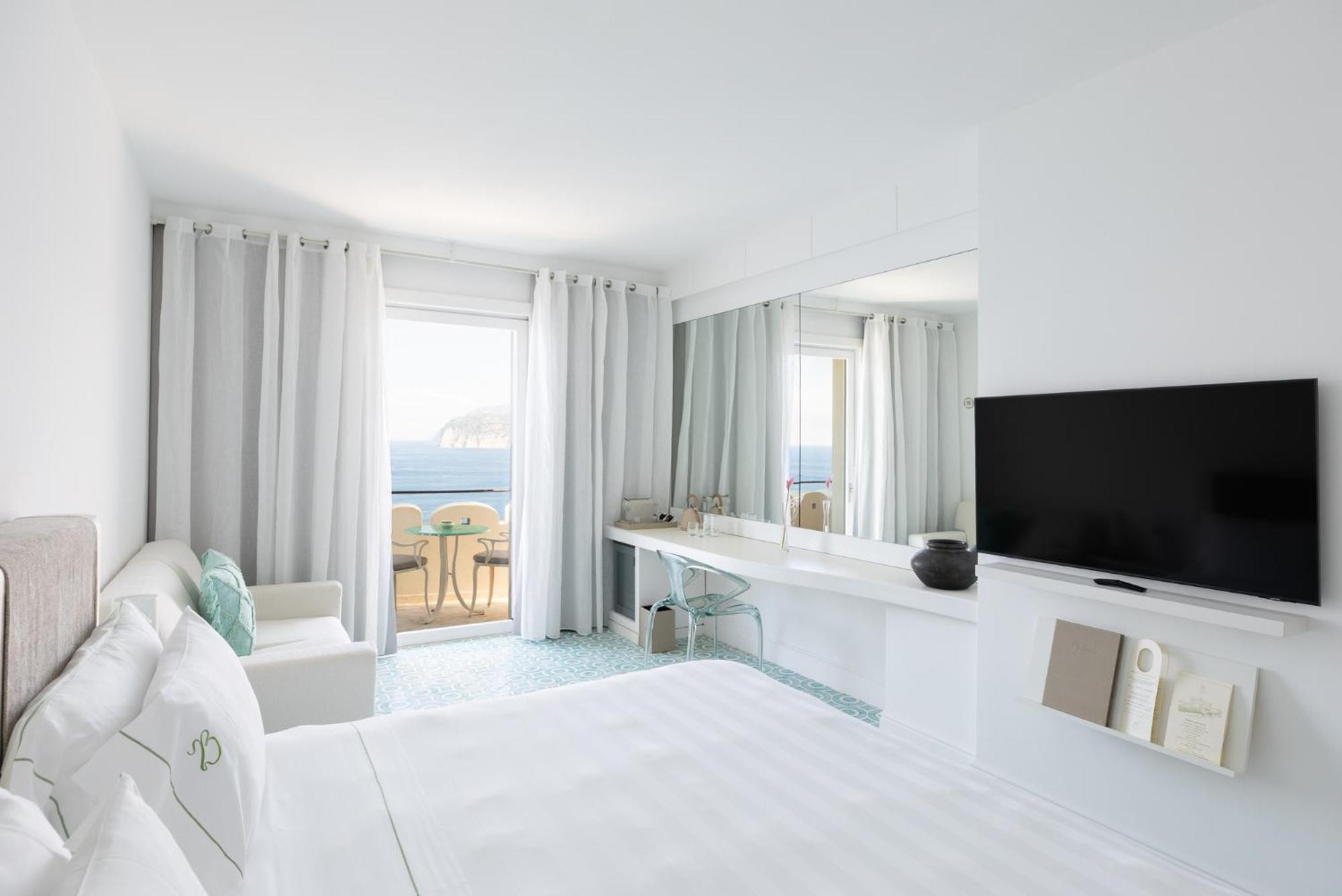 Junior Suite mit Terrasse und Meerblick.