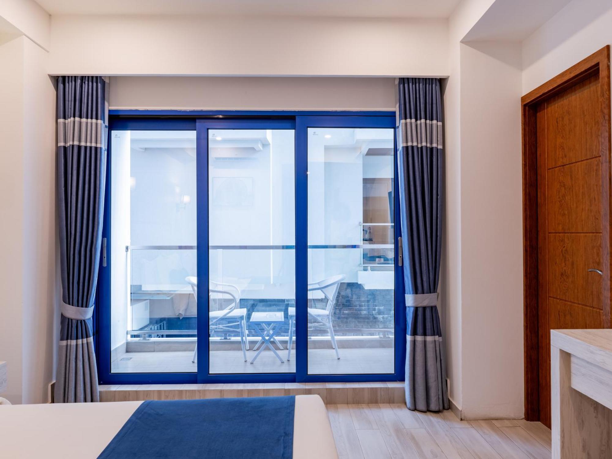 Deluxe Double Room City View Balcony