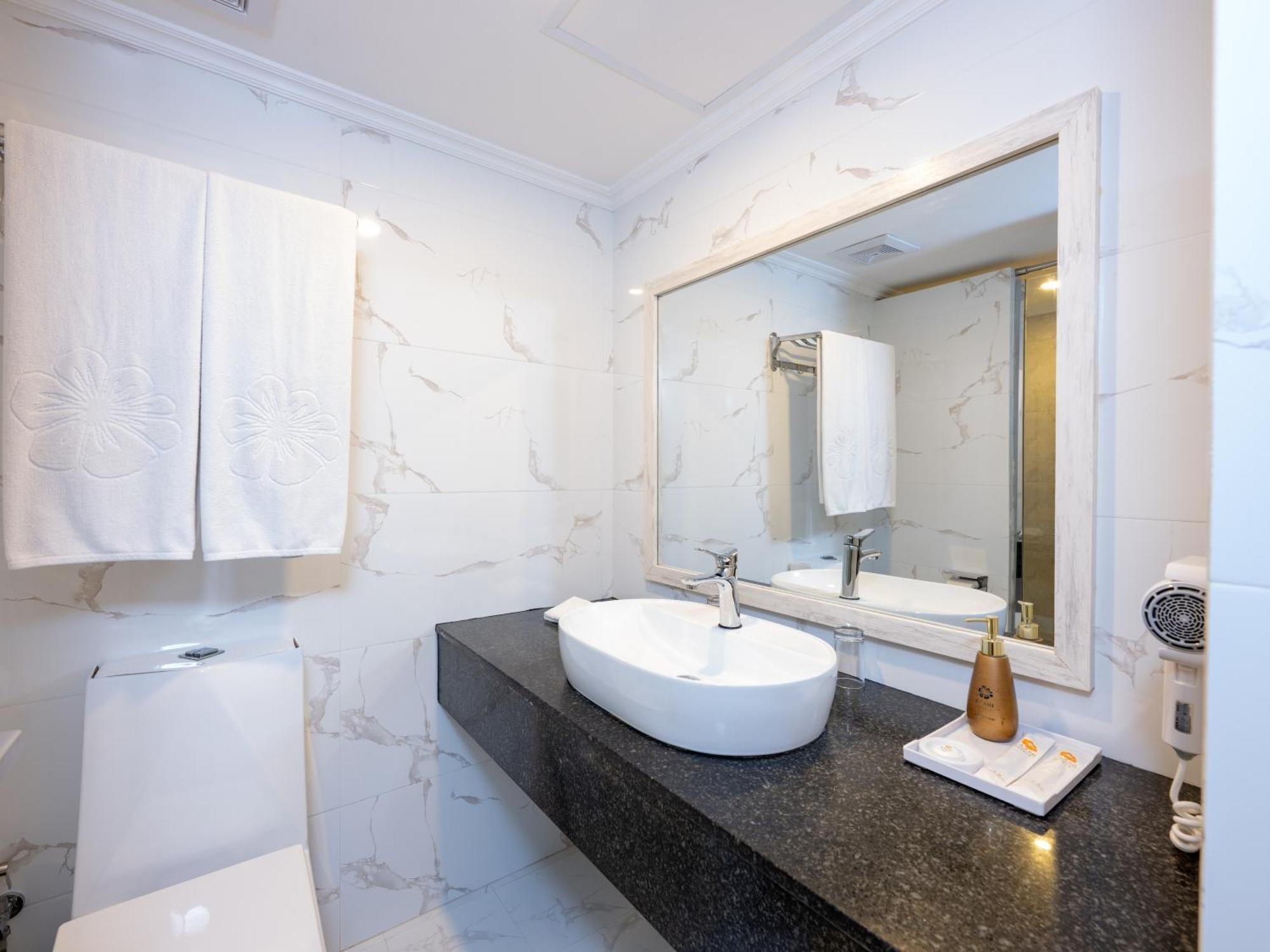 Deluxe Double Room City View Balcony