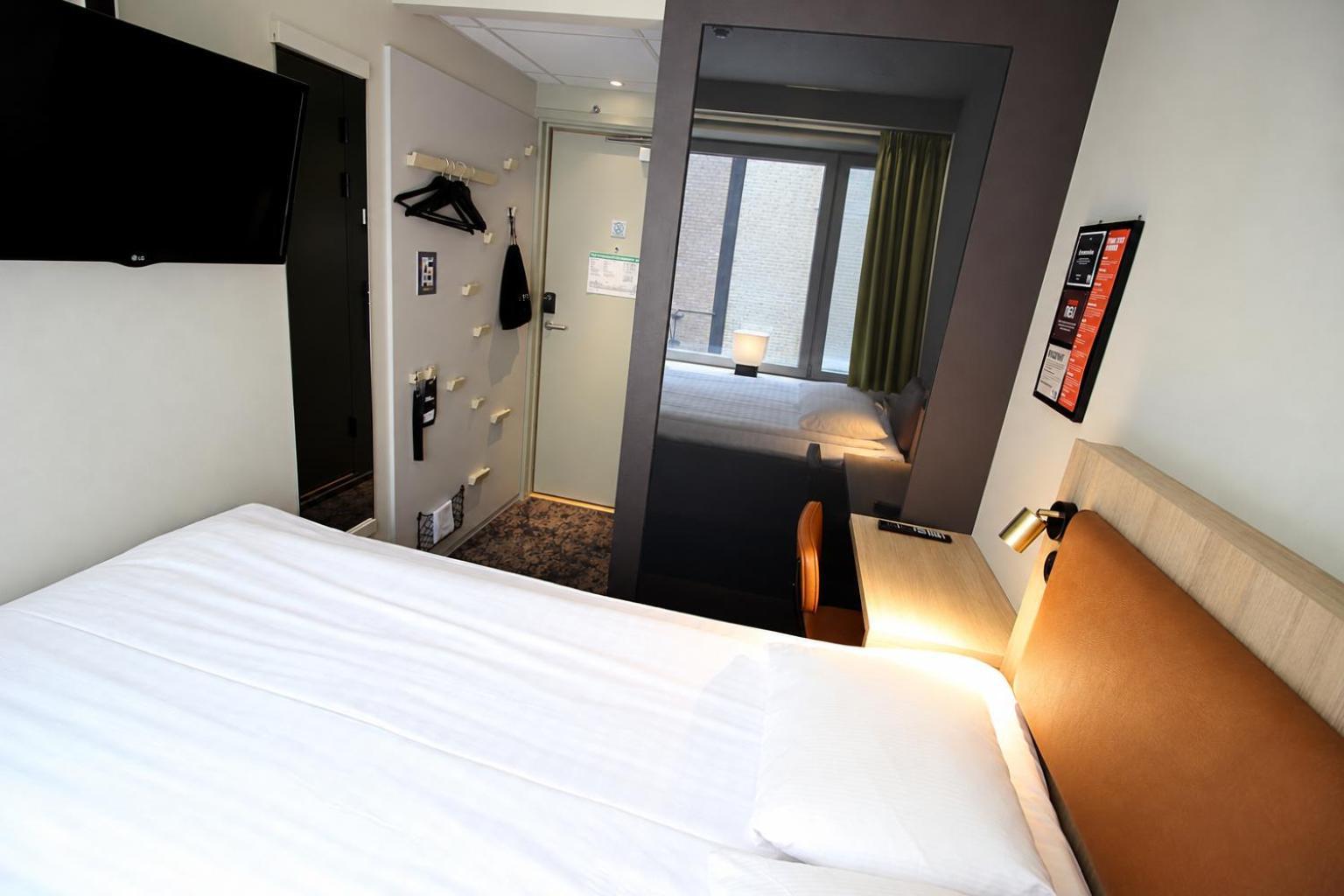 Compact Double Room 140cm bed