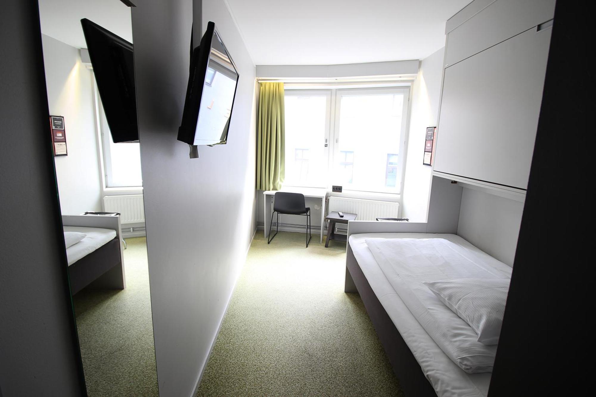 Compact Twin Room