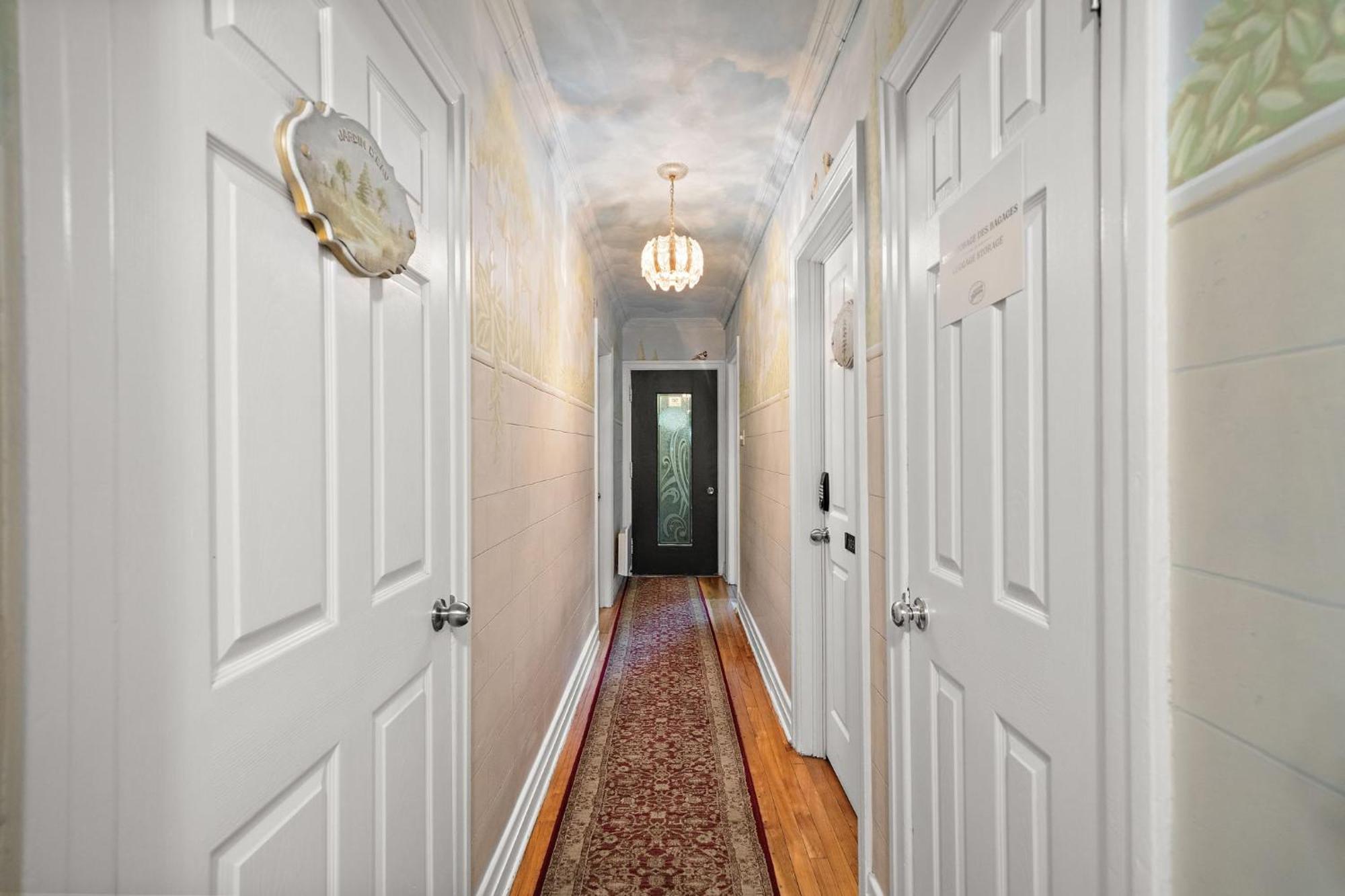Standard Queen Room Private bathroom