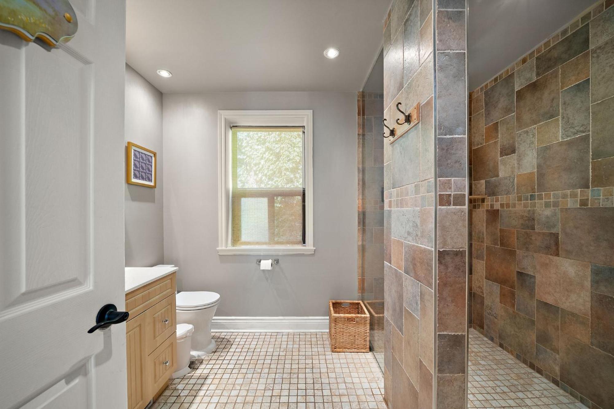 Standard Queen Room Private bathroom