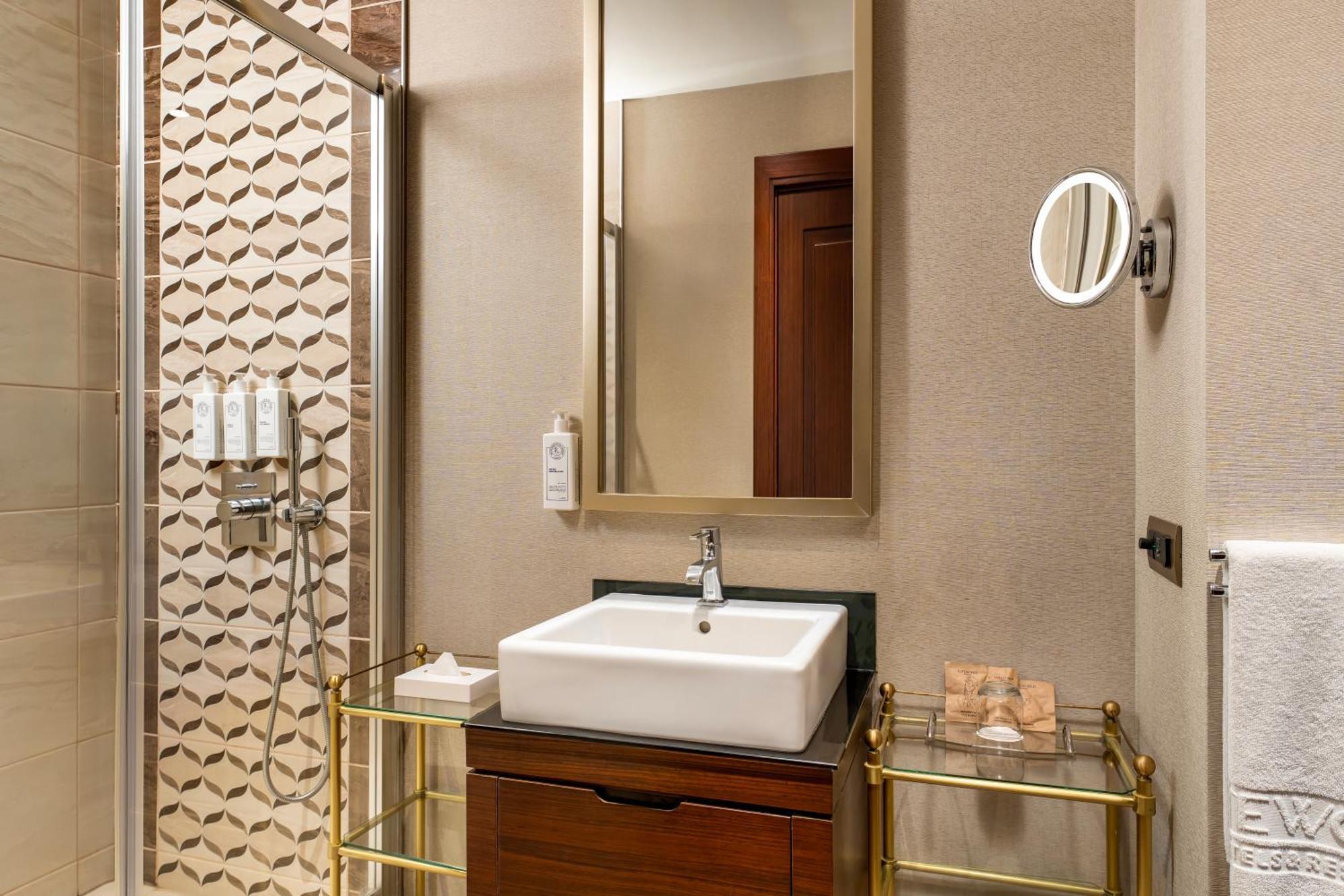 Premium Room Queen Size Bed