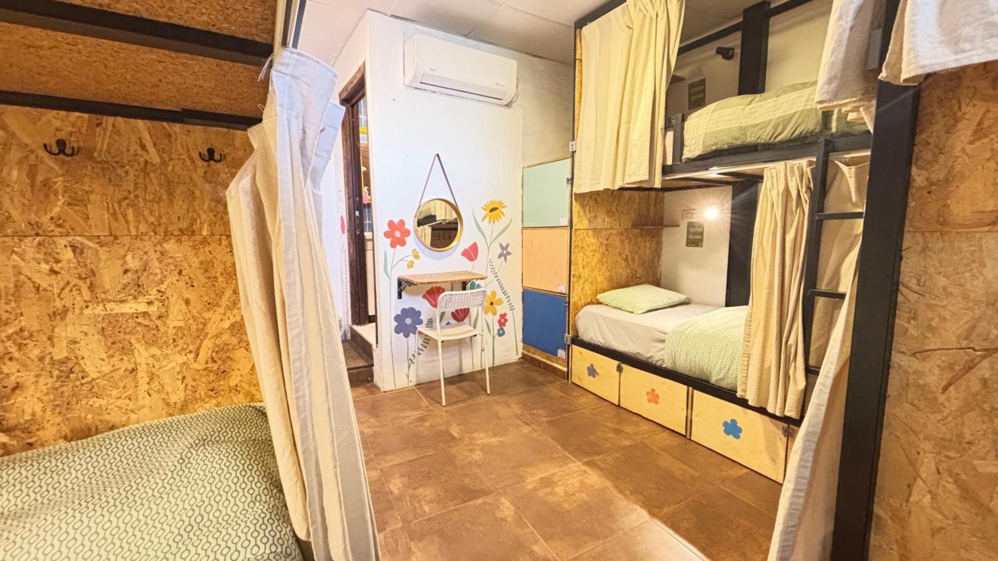 Bed 6-Bed Female Dormitory Room