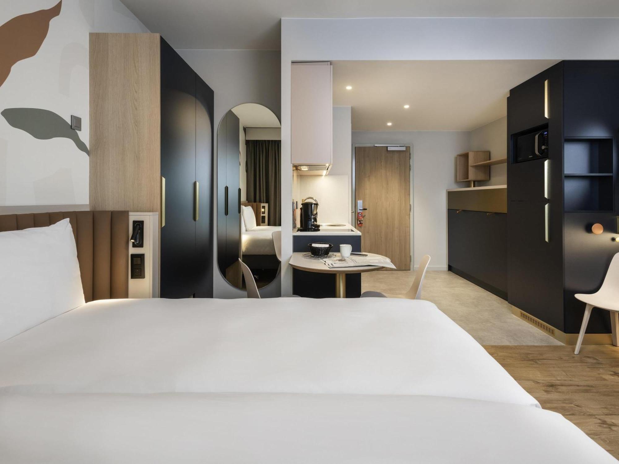Elegant Quadruple Studio