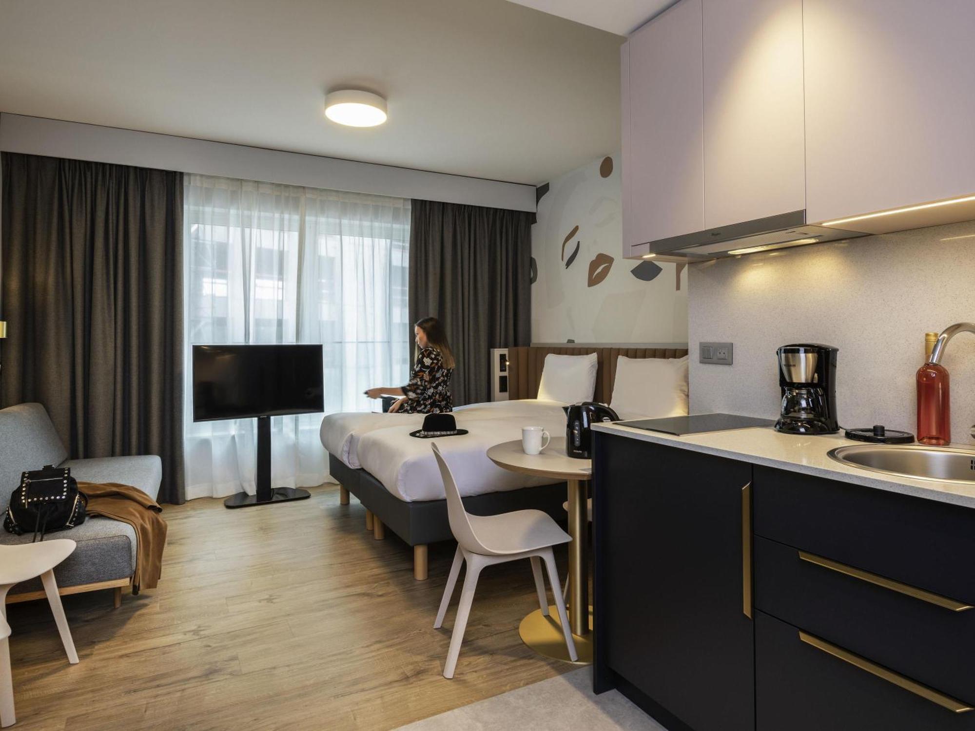 Elegant Quadruple Studio