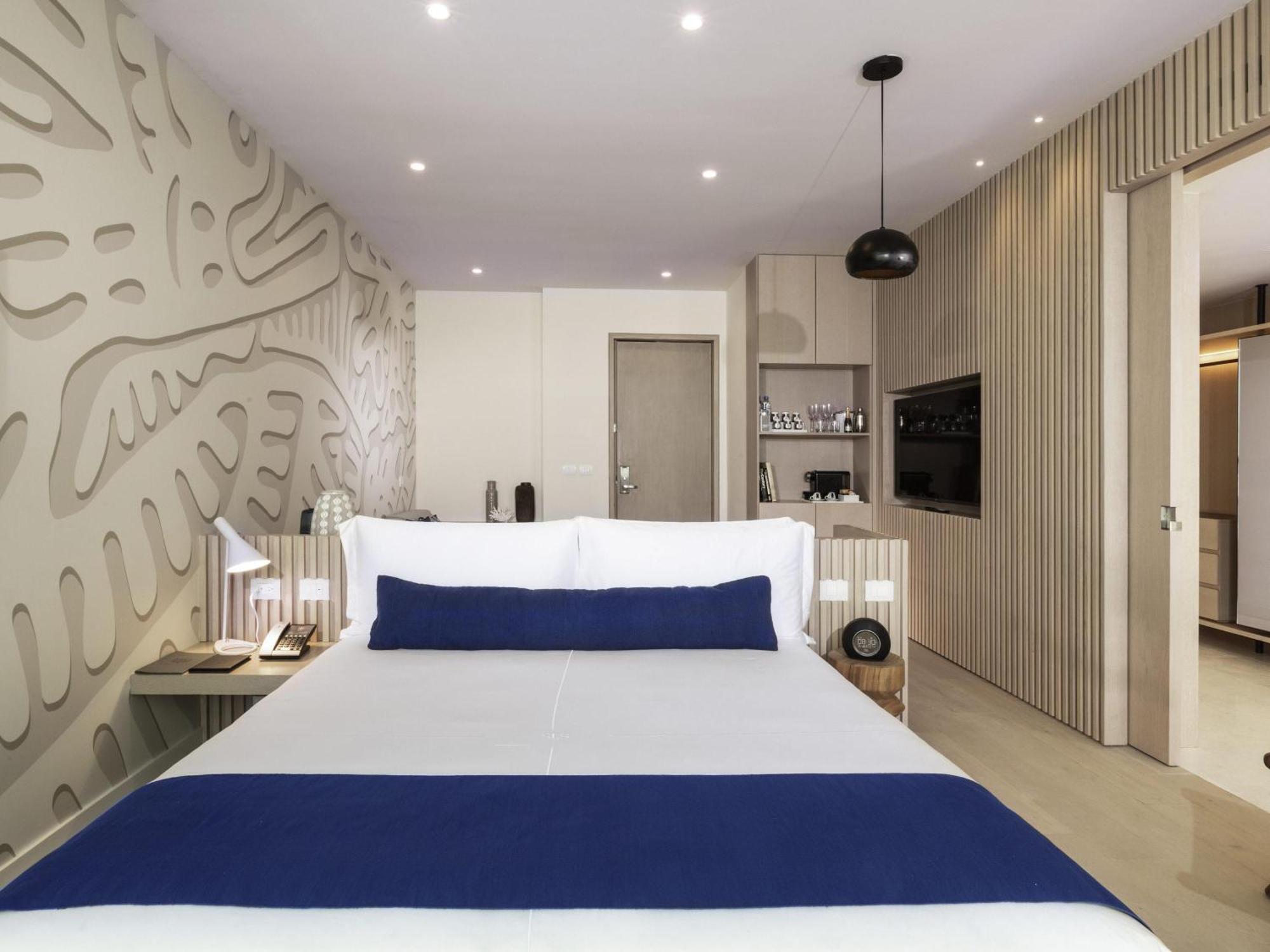 Superior King Room Ocean View