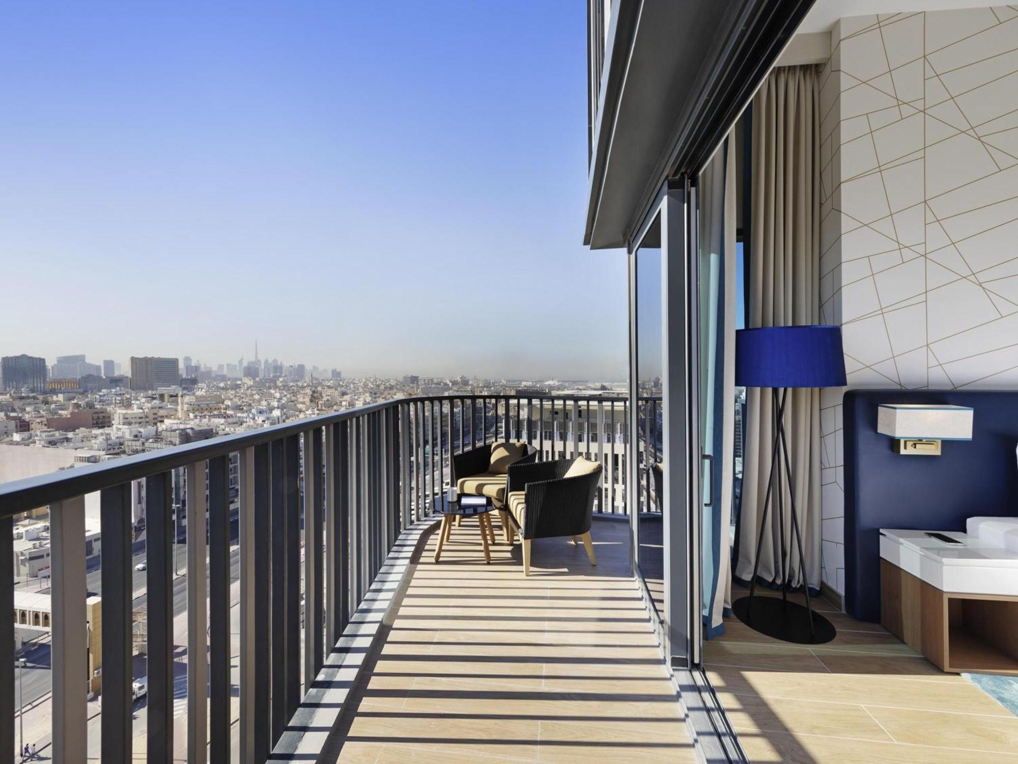 Studio Balcony Food & Beverage