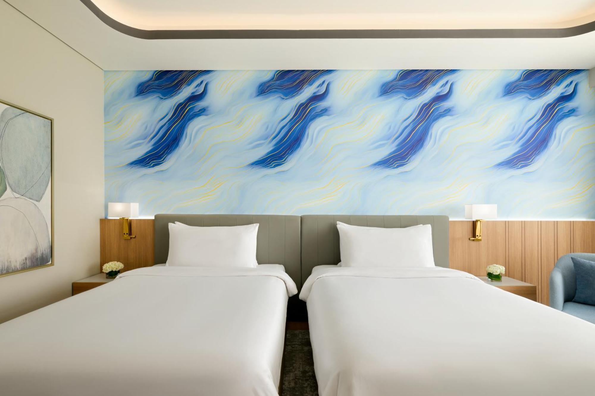 Deluxe Room Twin Beds Daily Shuttle to DCC Mall Al Mamzar Beach