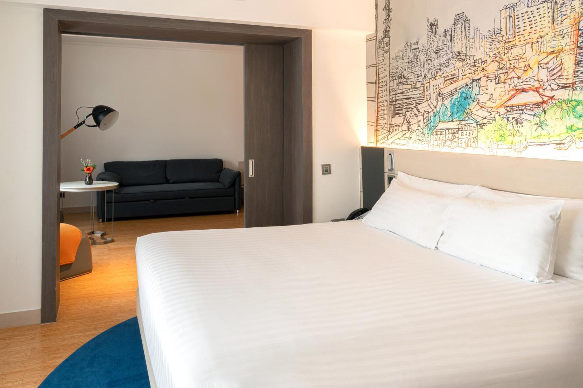 Junior Suite Queen Bed
